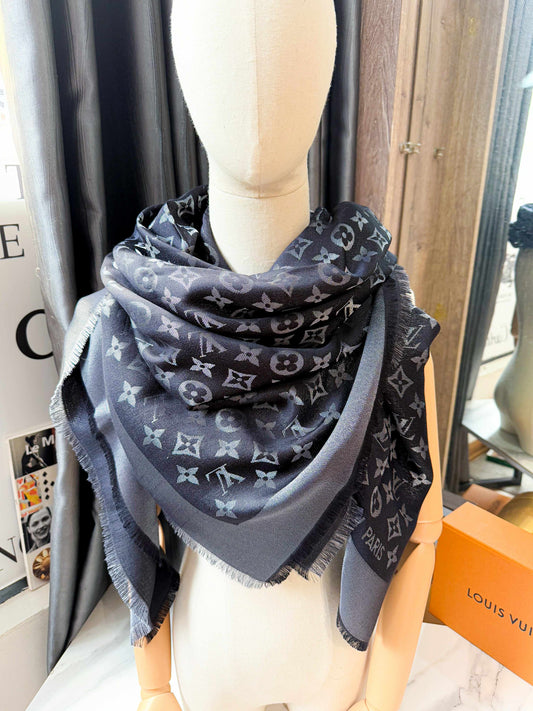 Khăn LV Ánh Kim Đen 30/4