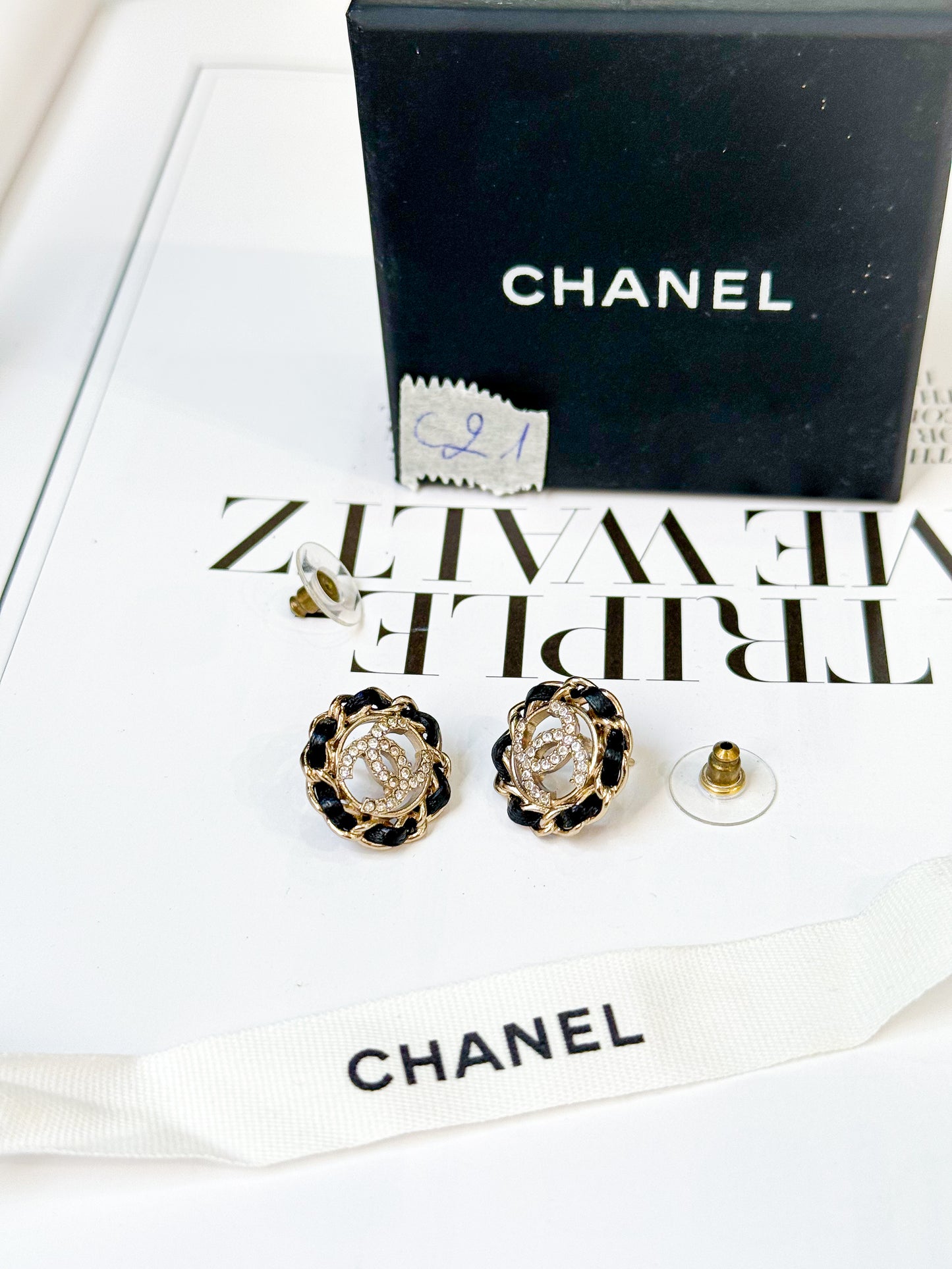 Khuyên Tai Chanel Trưng Bày C21