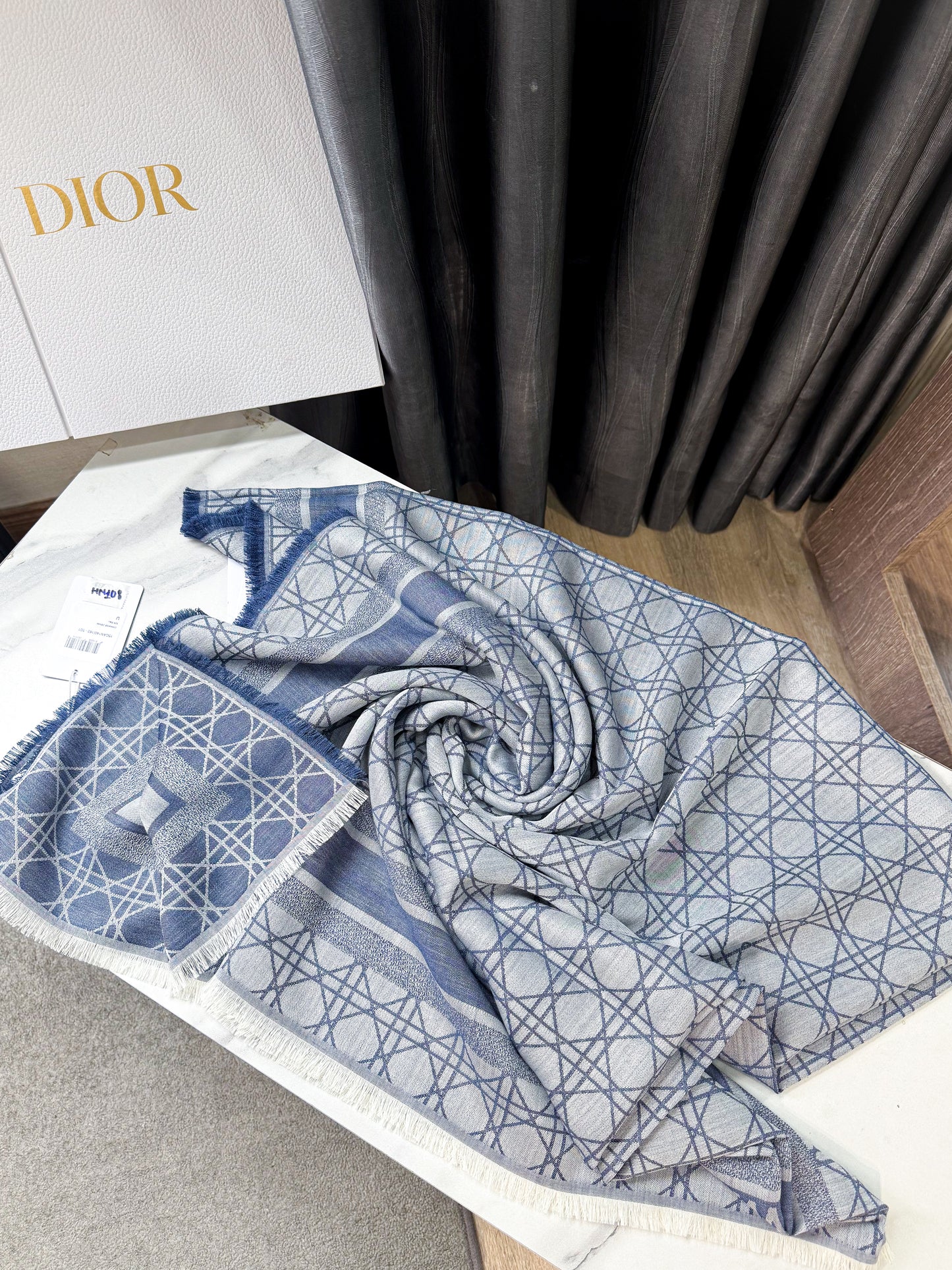 Khăn Dior New Khổ 140x140 HN108