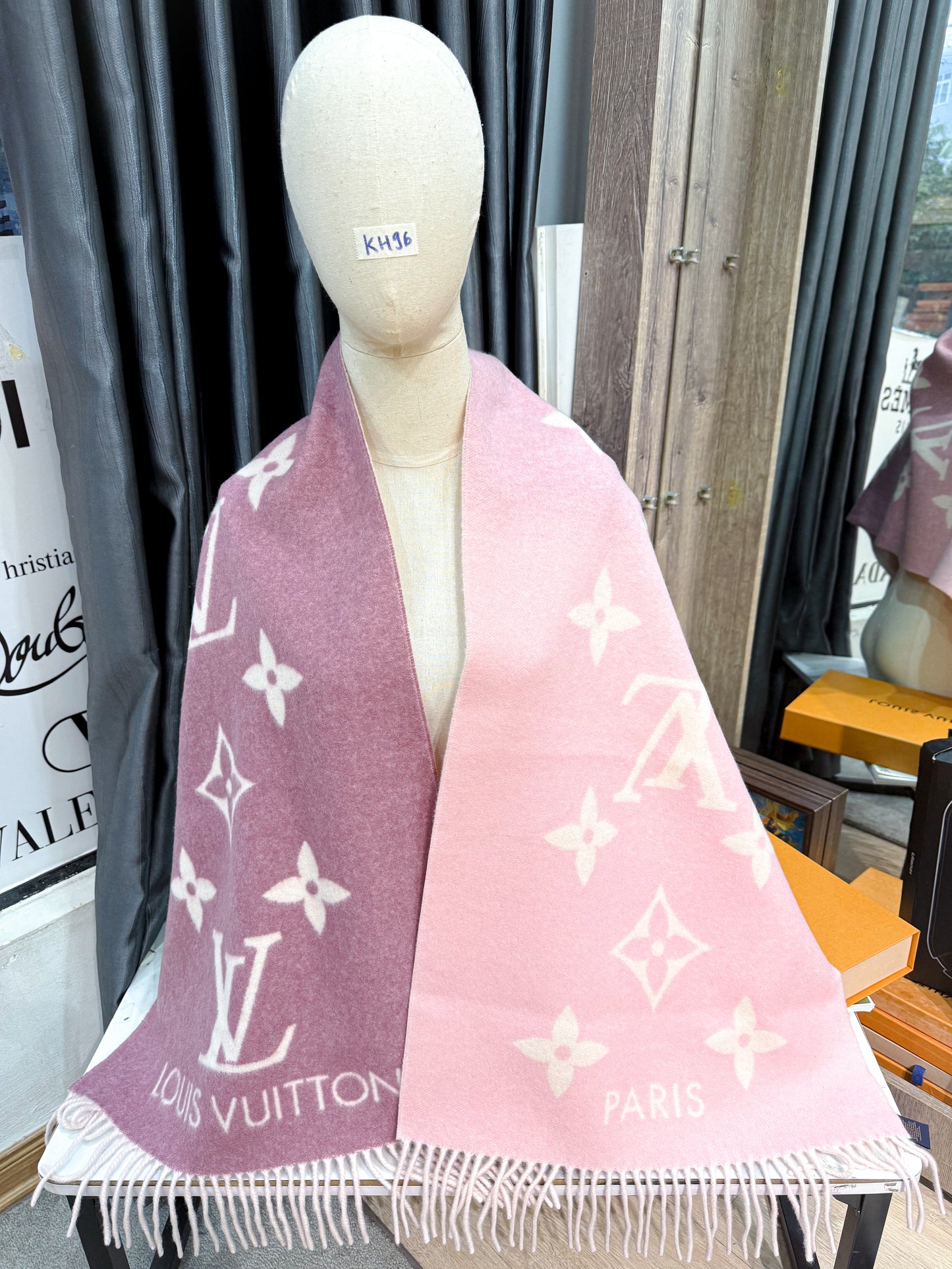 Khăn LV Cashmere Pink New KH96 6/1