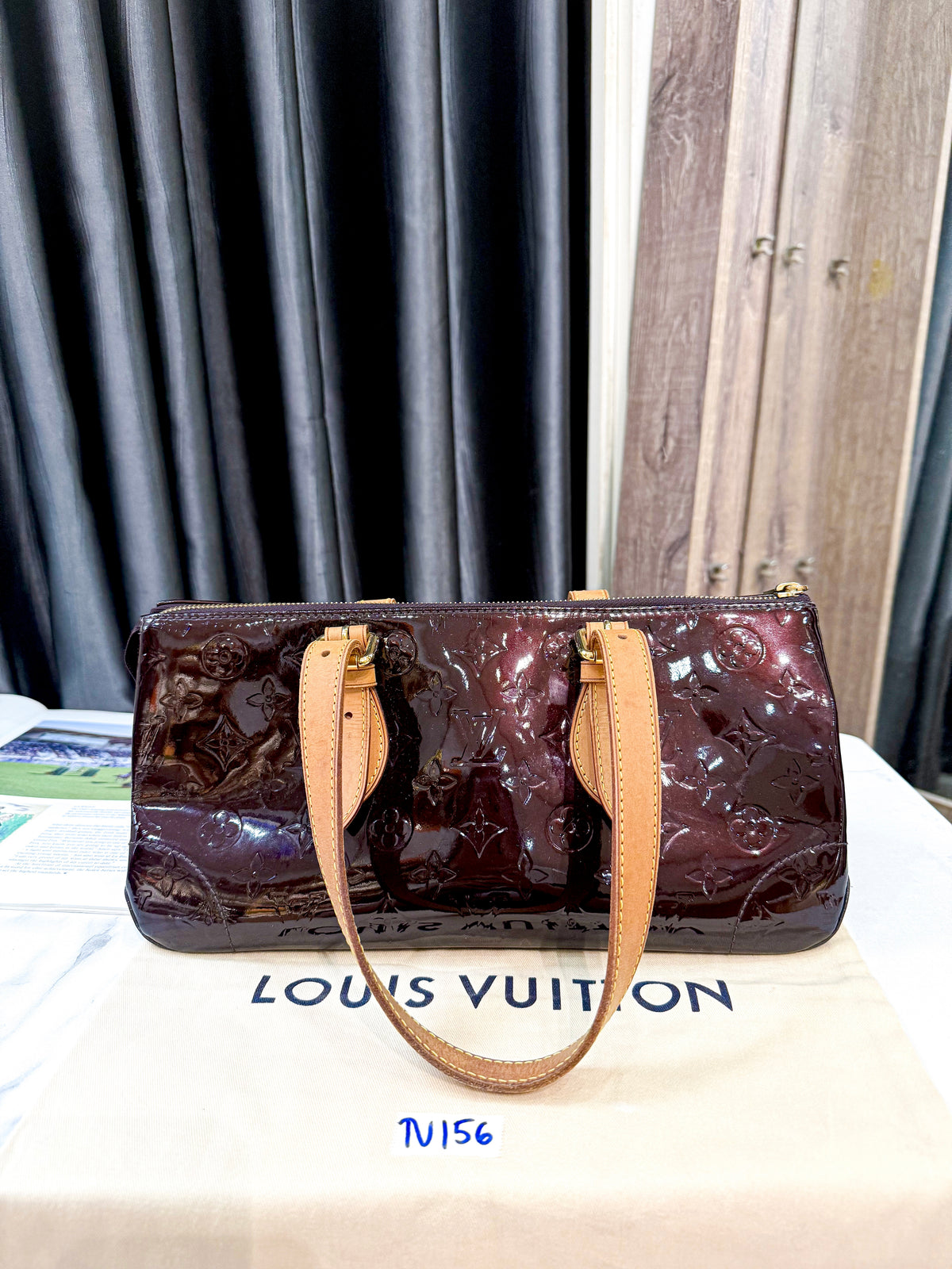 A A LV Handbag Vernis TV156