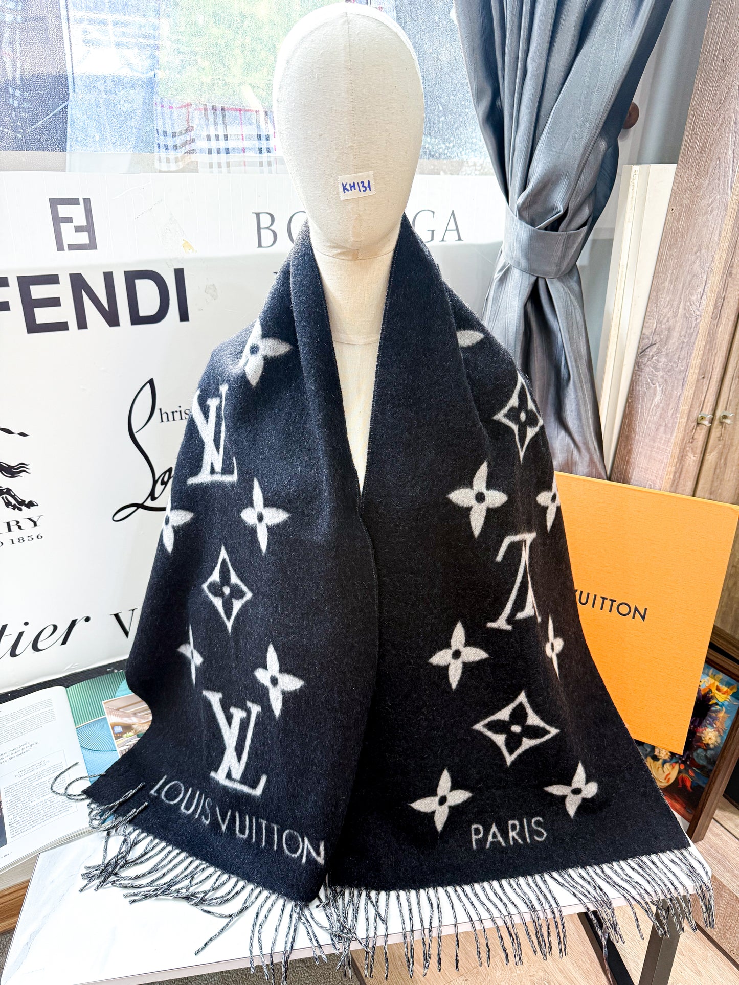 Khăn LV Cashmere Đen Ghi KH131