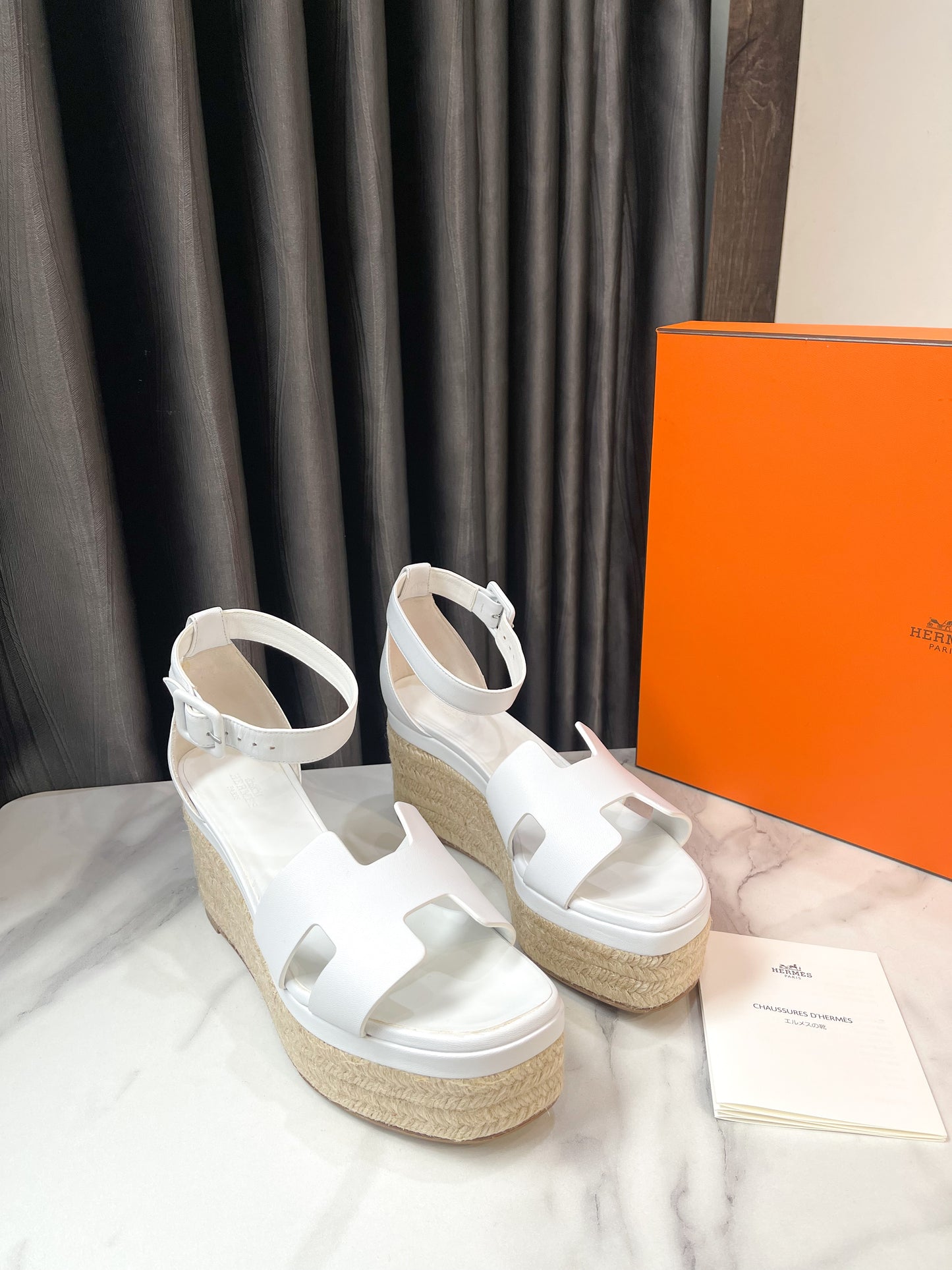 Sandal Hermes Trắng Size 38