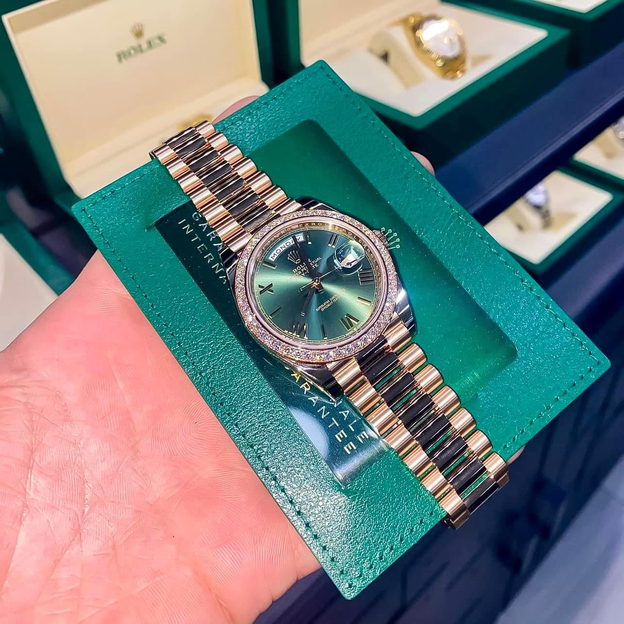 Đồng Hồ Rolex Day-Date 228235RBR Olive Green