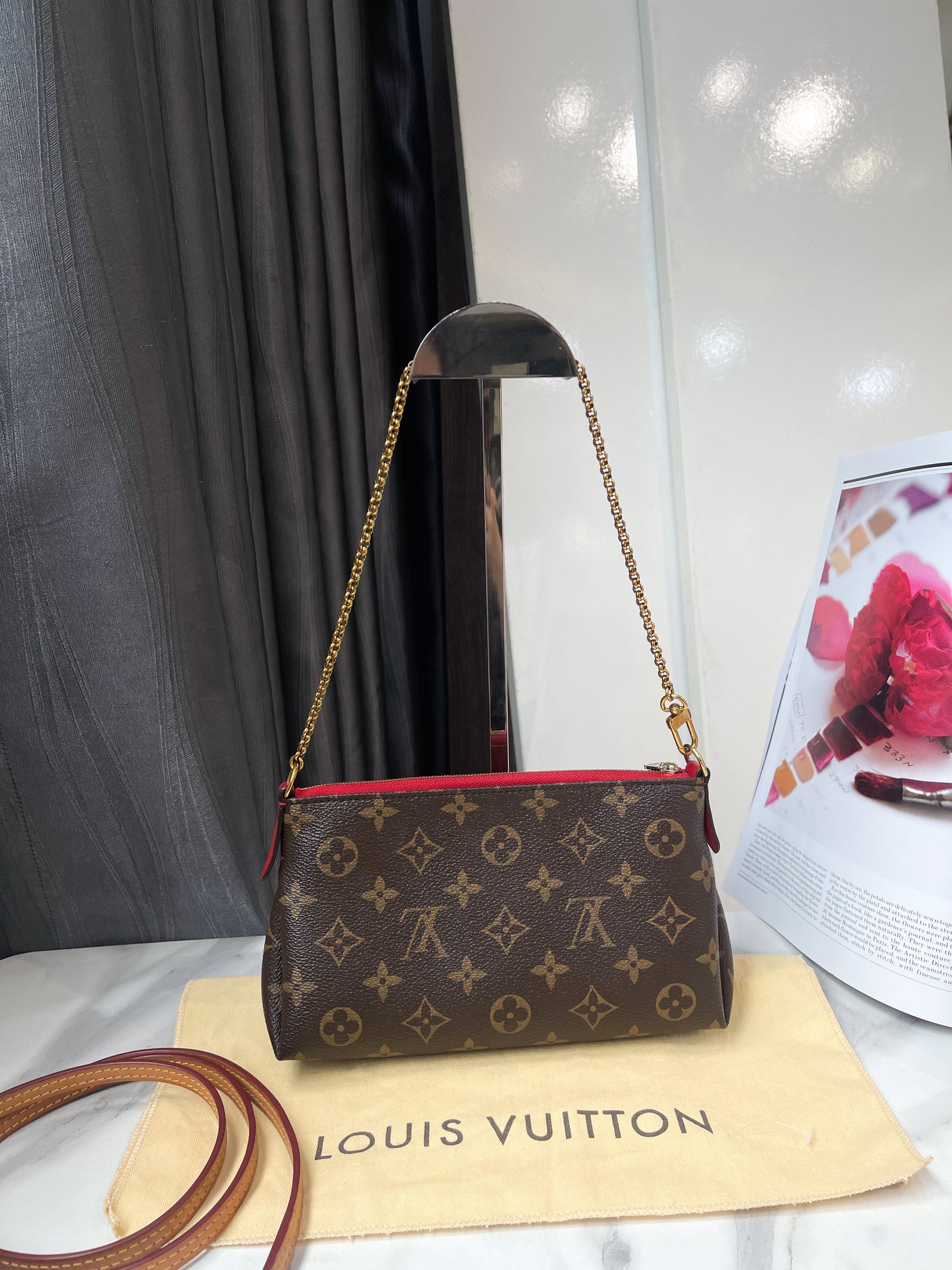 LV Pallas Clutch