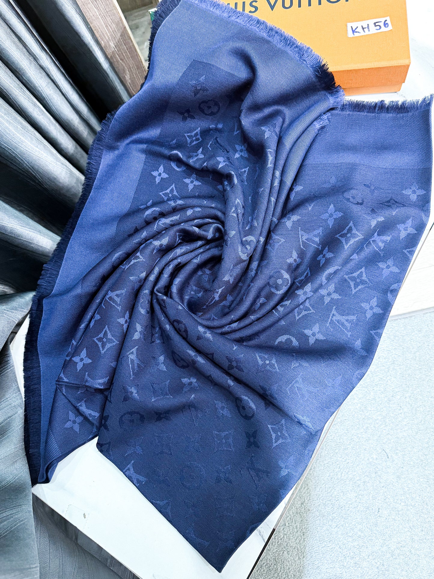 Khăn LV Xanh Than KH56 28/11