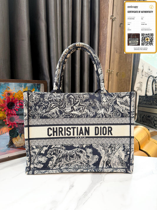 Dior Book Tote Size M