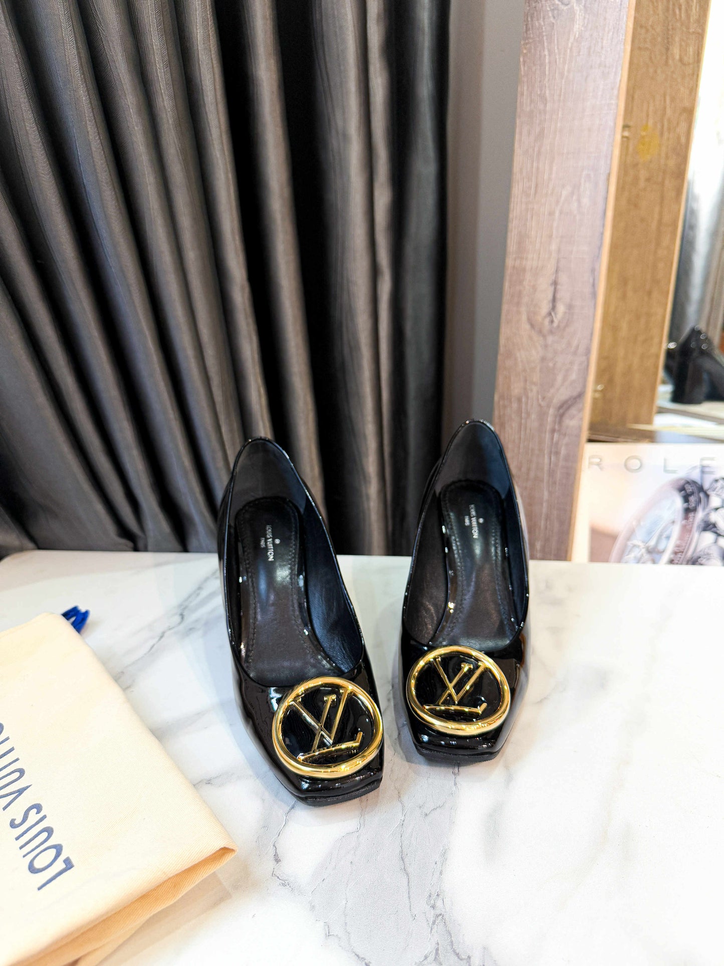 Giày LV Da Bóng Đen Size 38