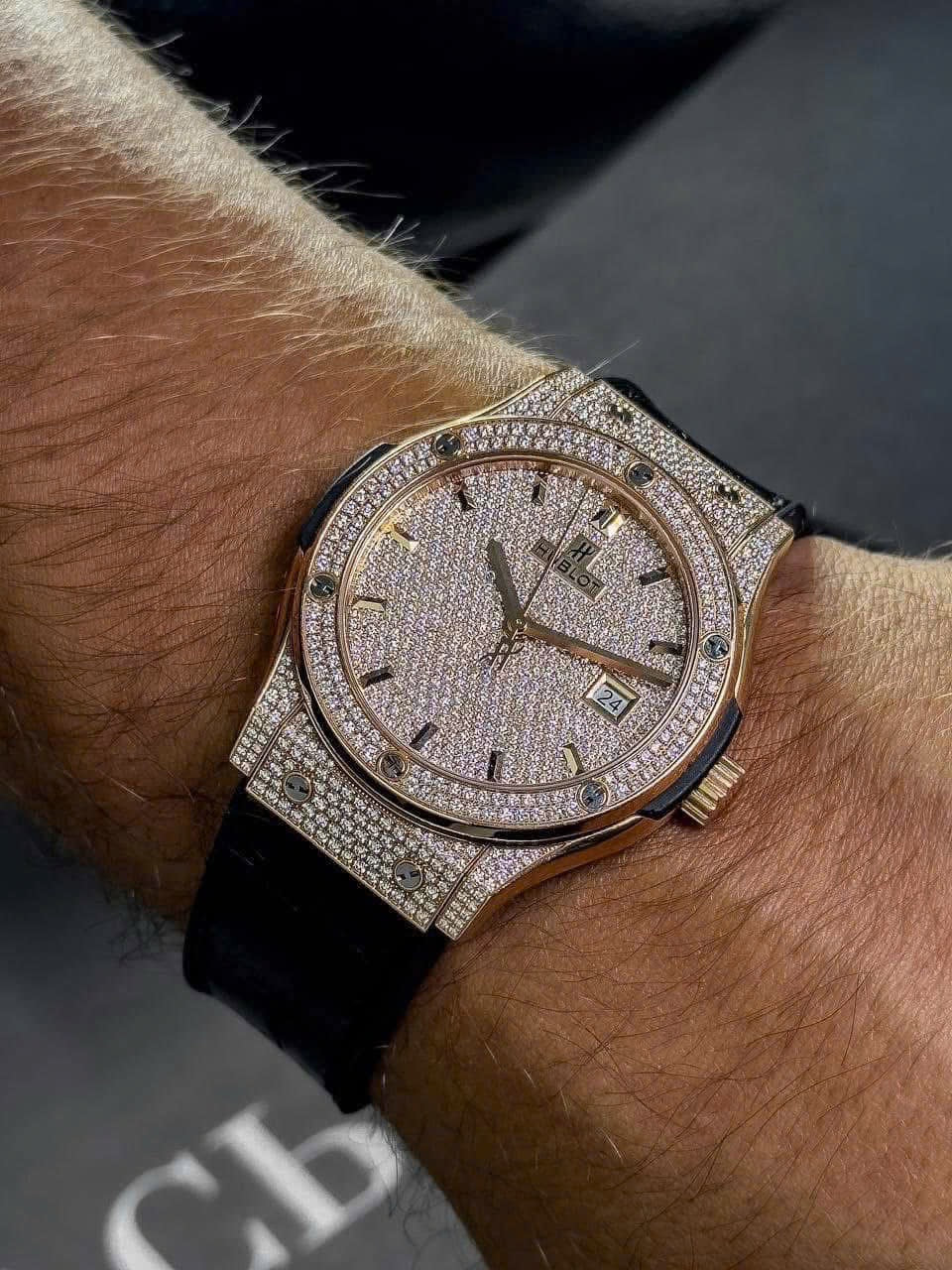 Đồng Hồ Hublot Classic Fusion King Gold Full Pave 42mm