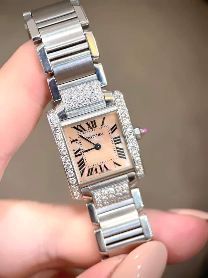 A Đồng Hồ Cartier Tank Must