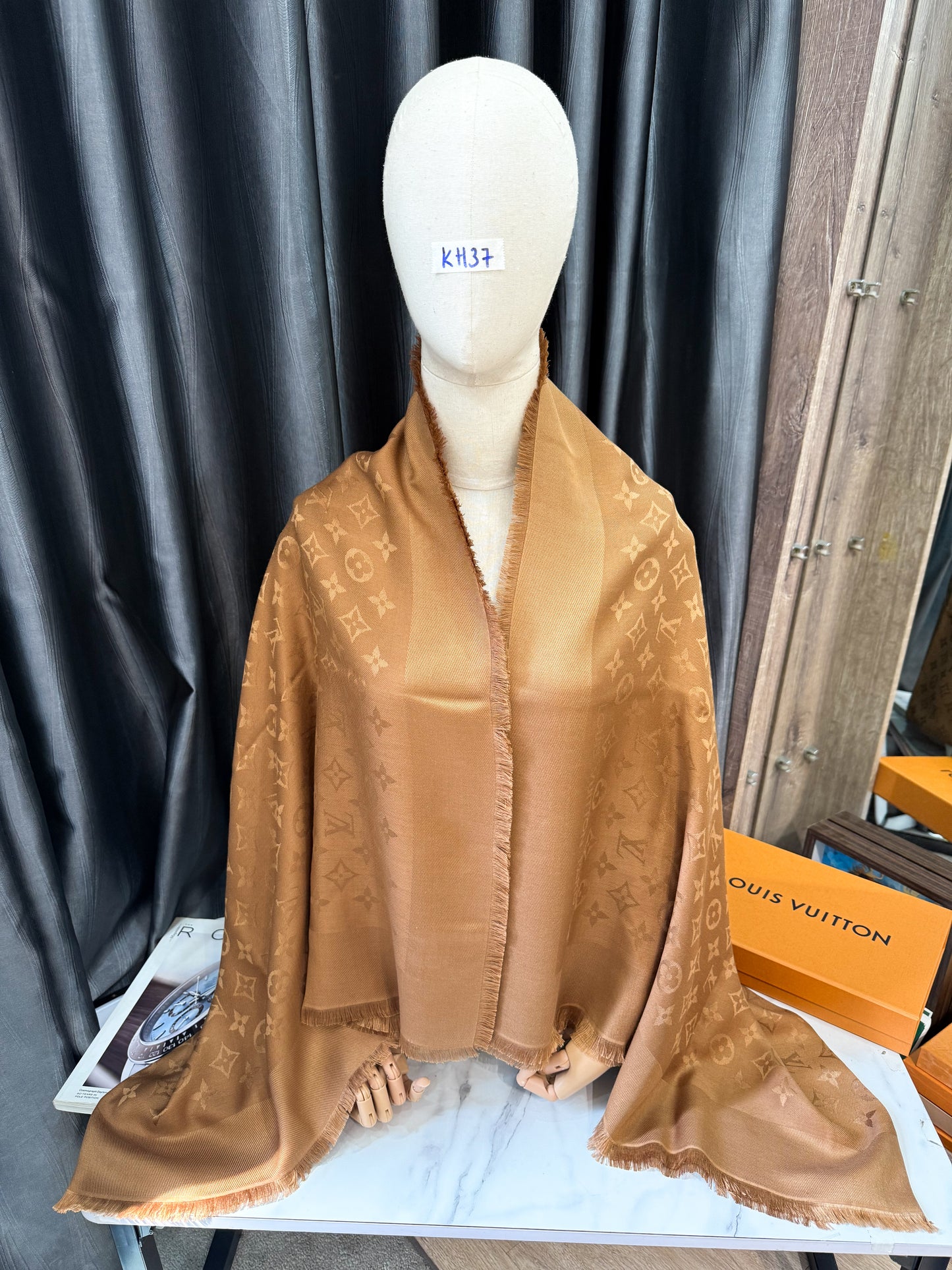 Khăn LV Nâu KH37 13/11