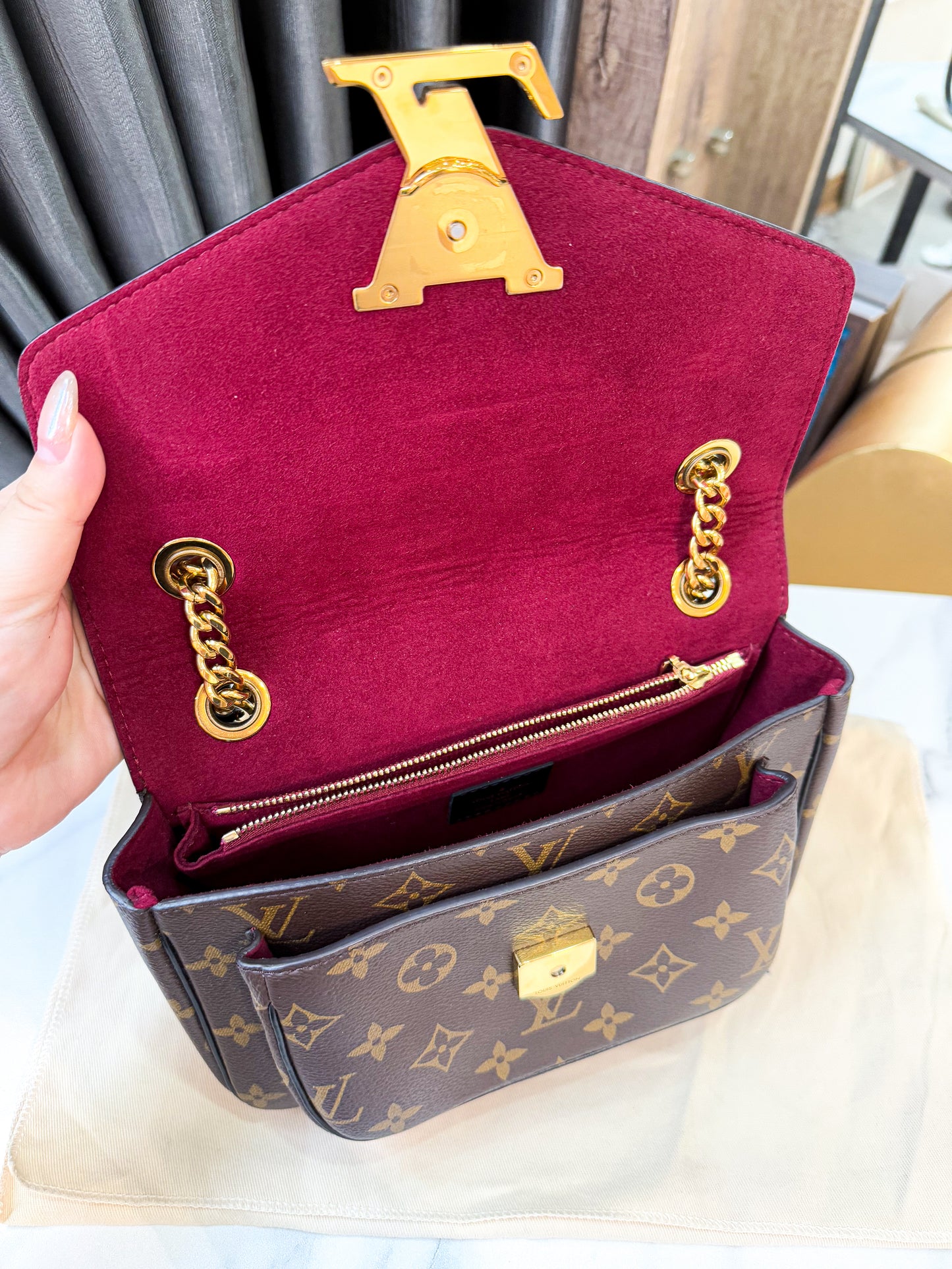 A LV Passy Chain Shoulder Bag
