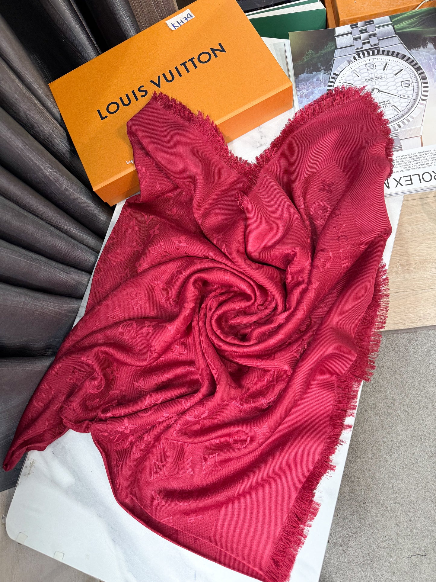 Khăn LV Đỏ KH79 16/12