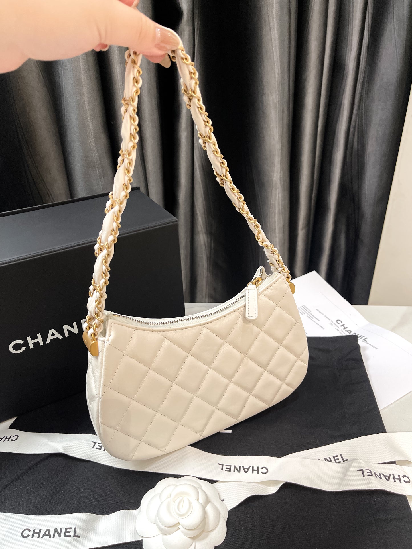 A A Chanel Kẹp Nách Trắng New