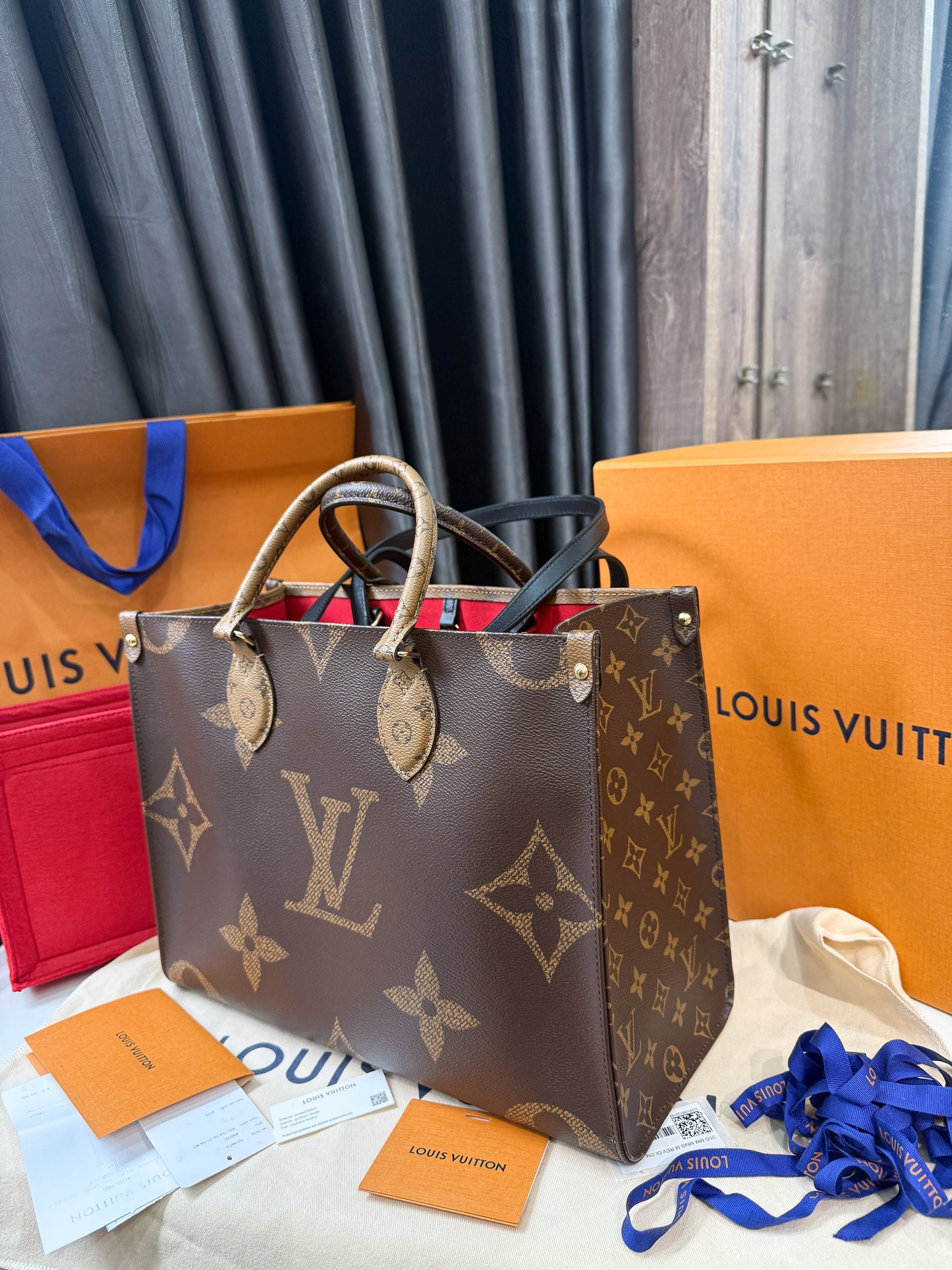 A A LV On The Go MM New