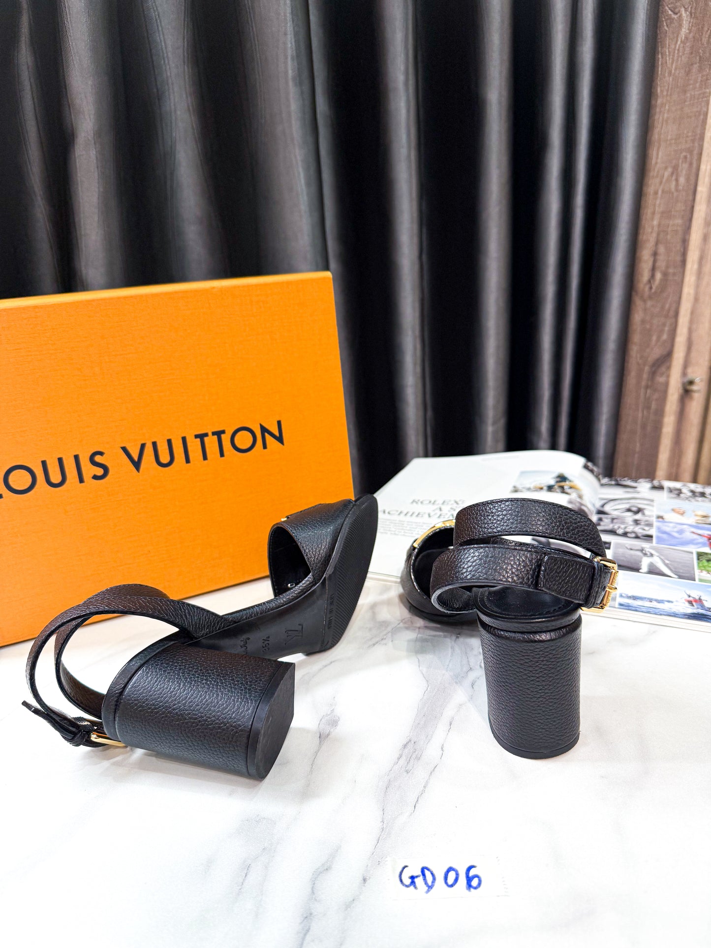 Sandal LV Da Bê Đen GD06