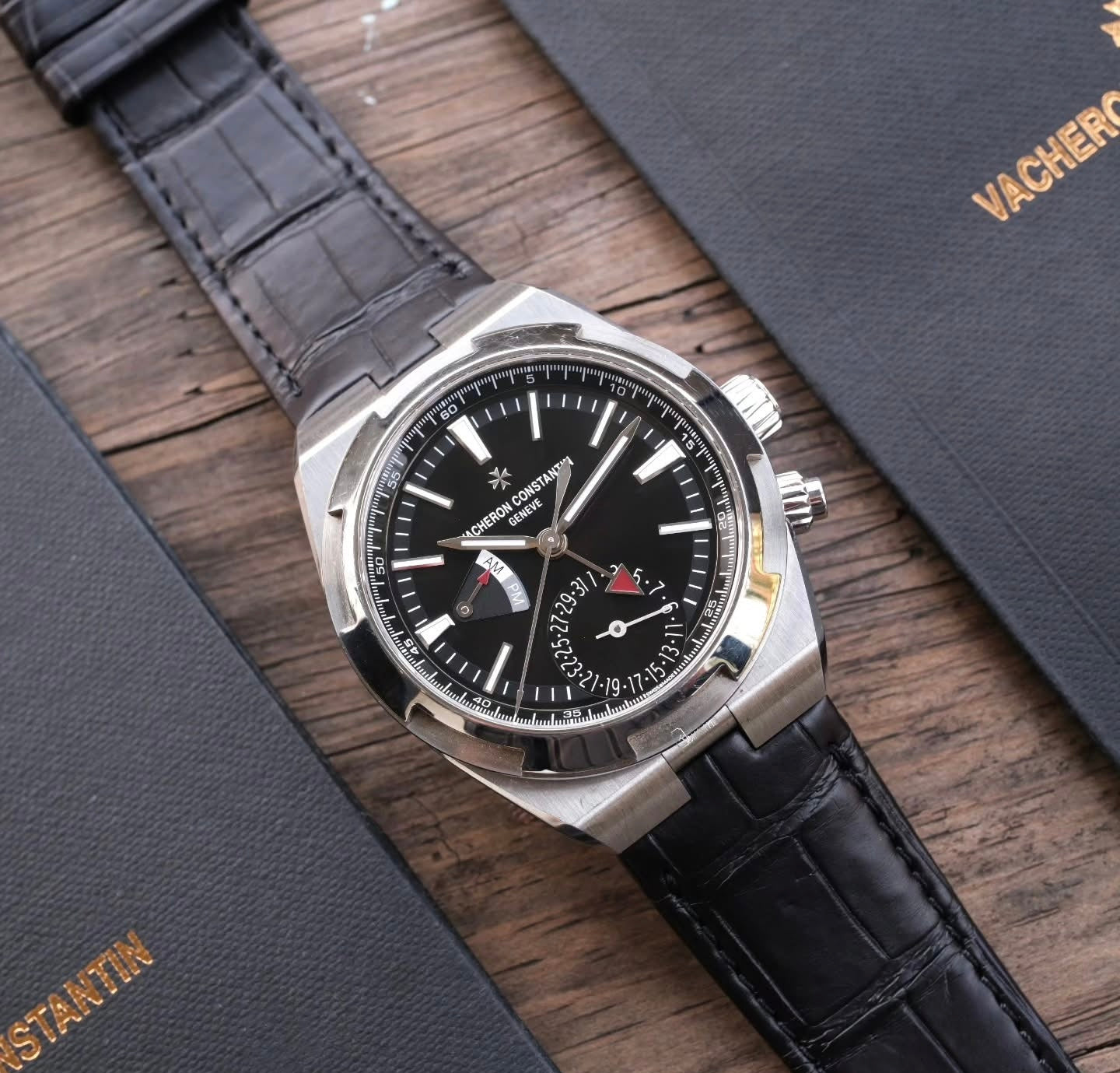 Đồng Hồ Vacheron Constatin 7900V Black Dial 41mm