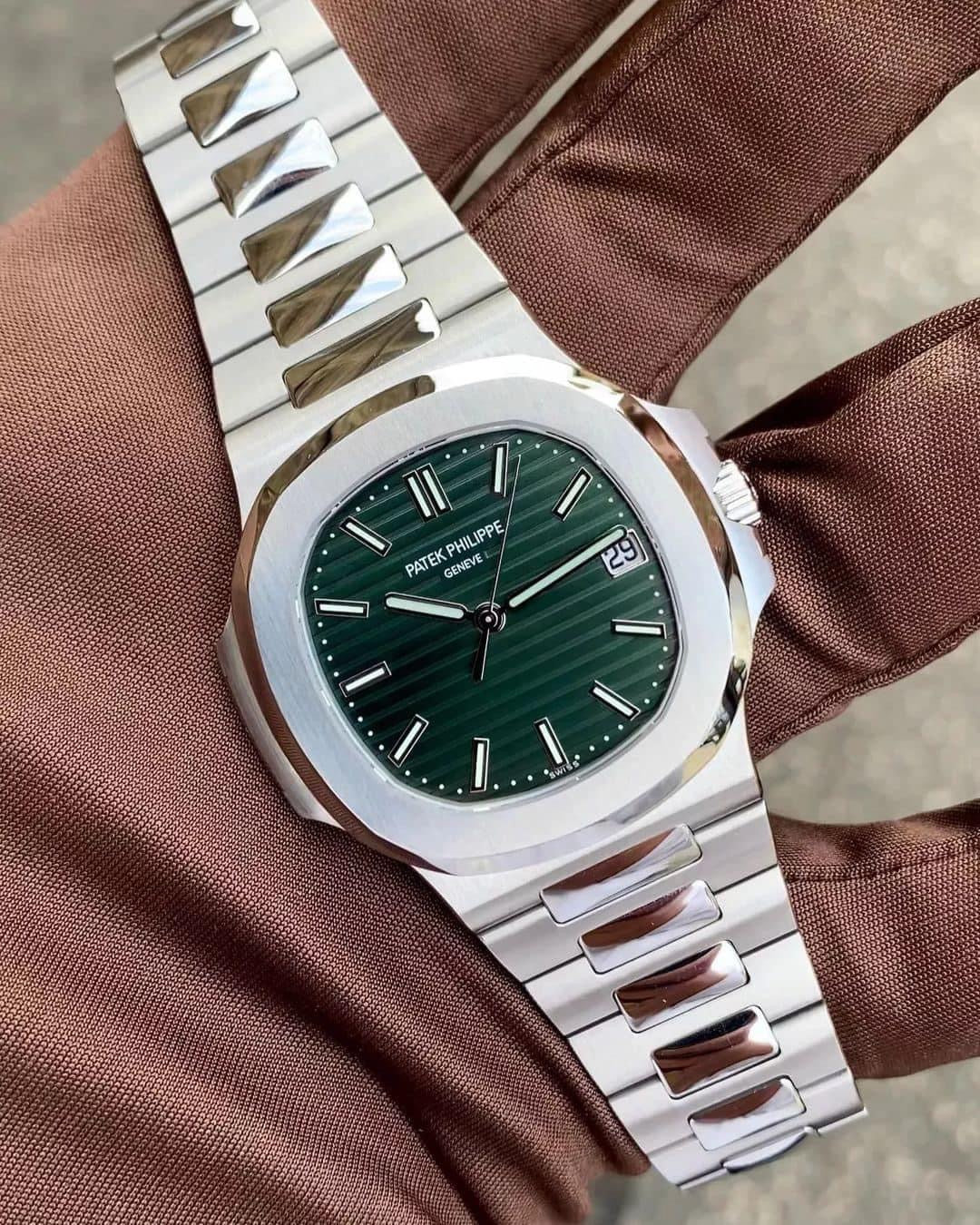 Đồng Hồ Patek Philippe Nautilus 5711/1A-014 Olive Green