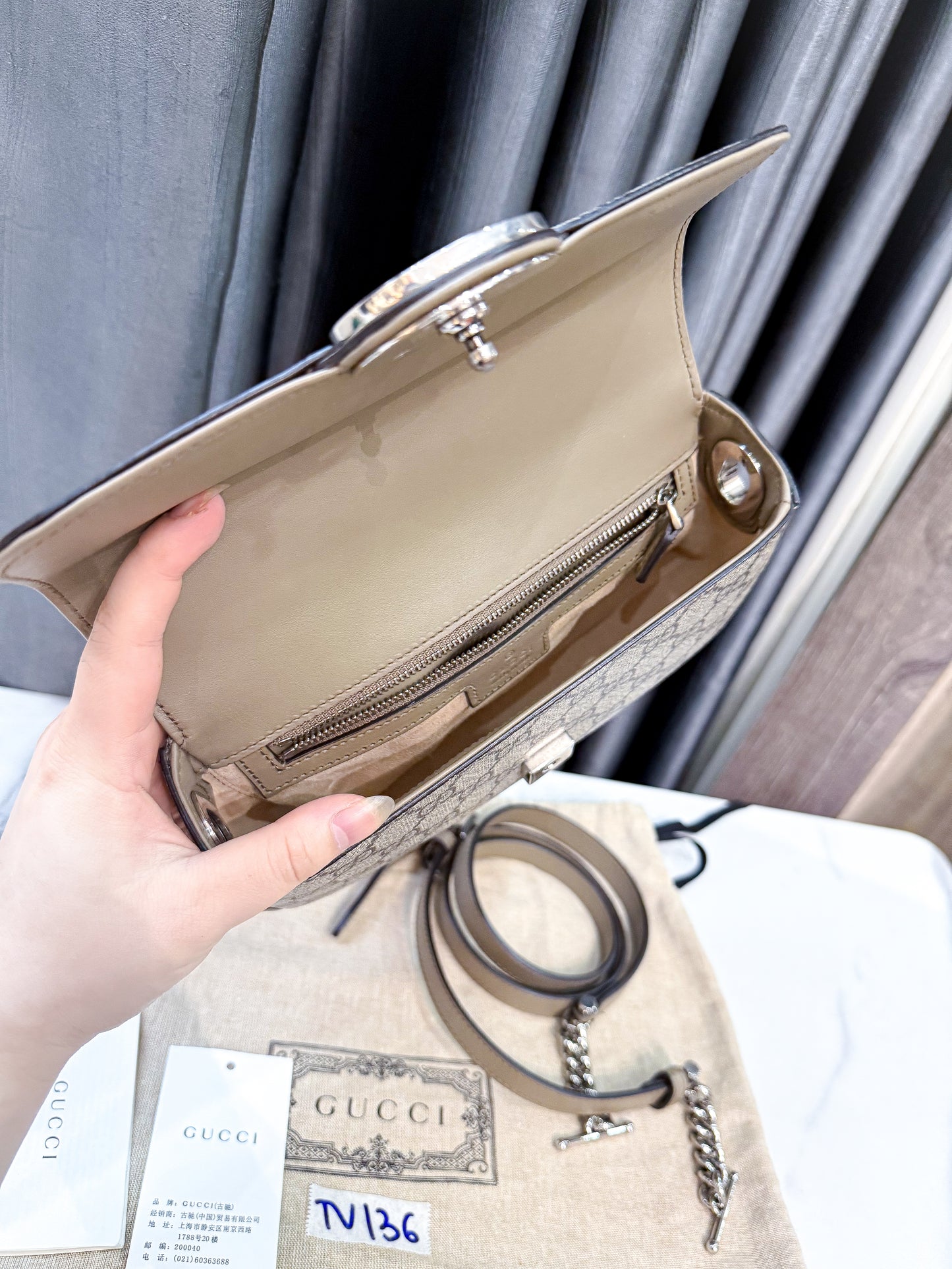 A A Gucci Petite New TV136