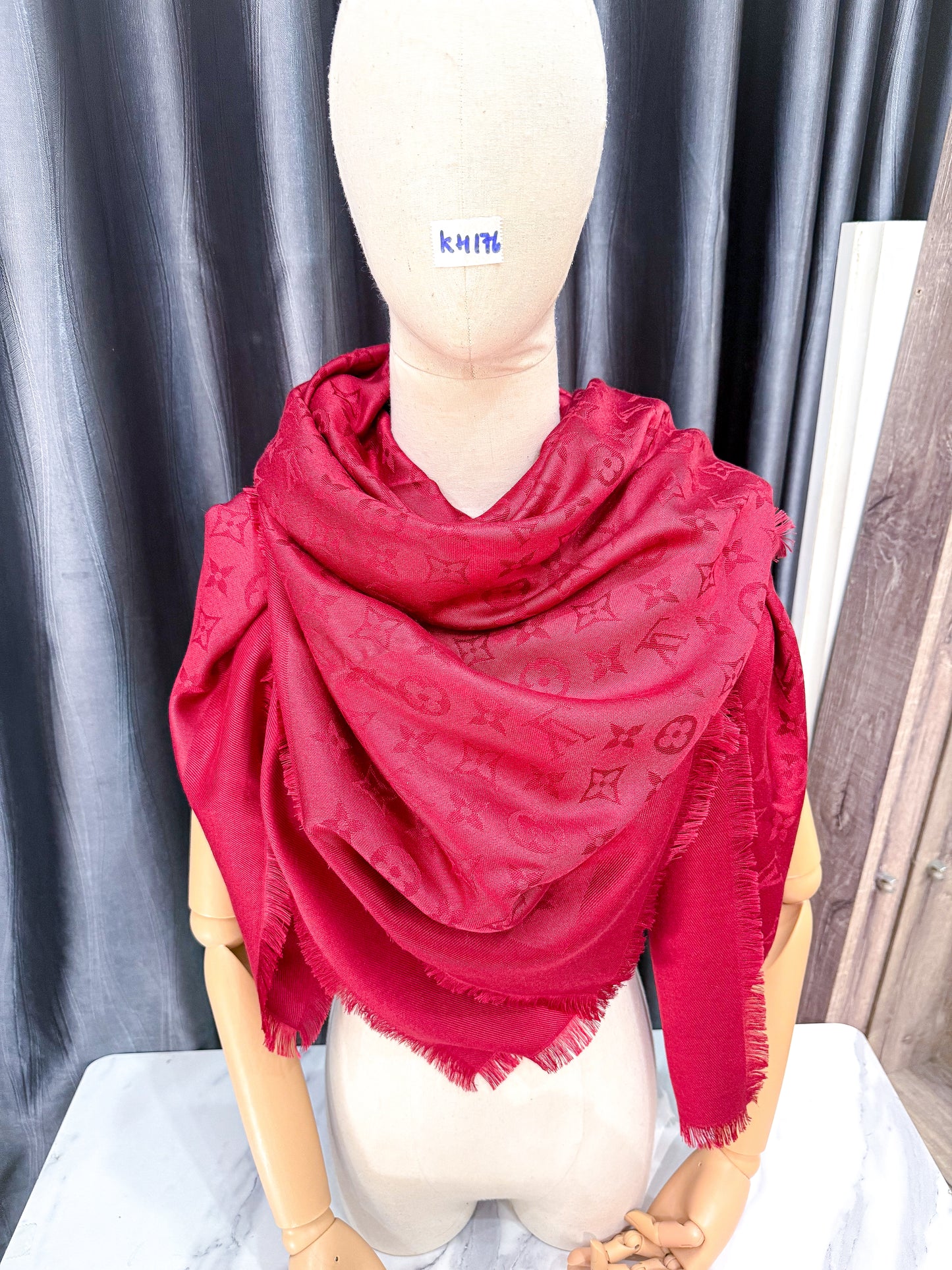 Khăn LV Táo Đỏ KH176