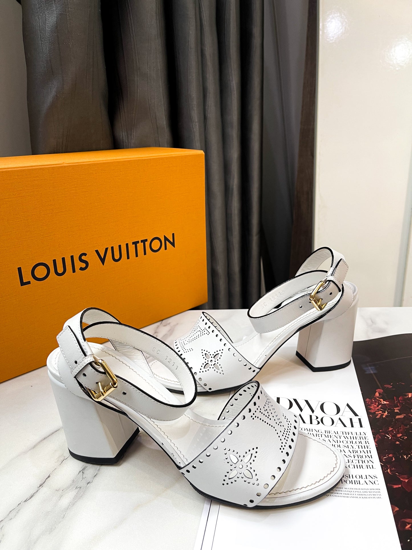 Sandal LV Trắng Size 37.5