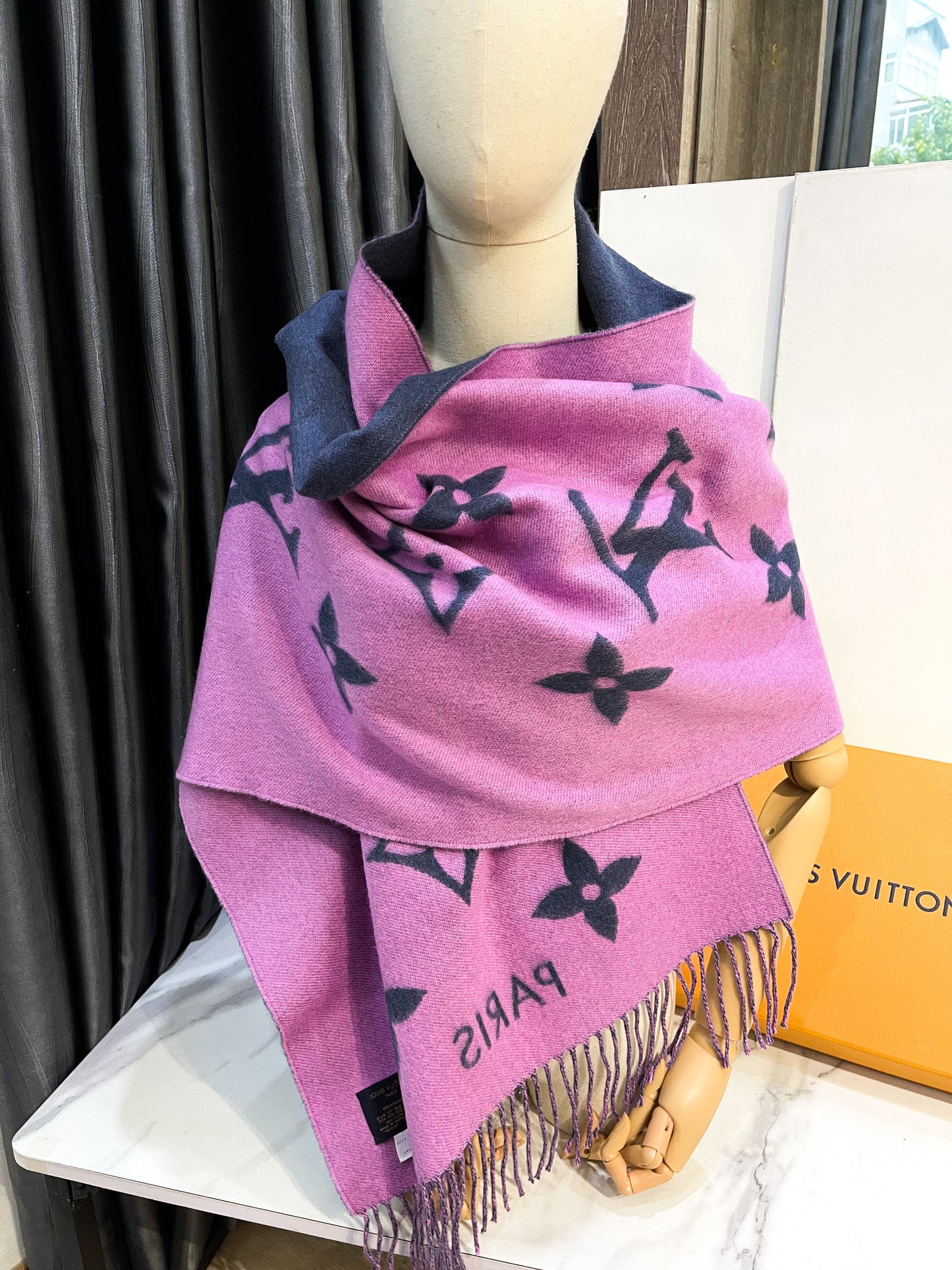 Khăn LV Cashmere Ghi Hồng Tím