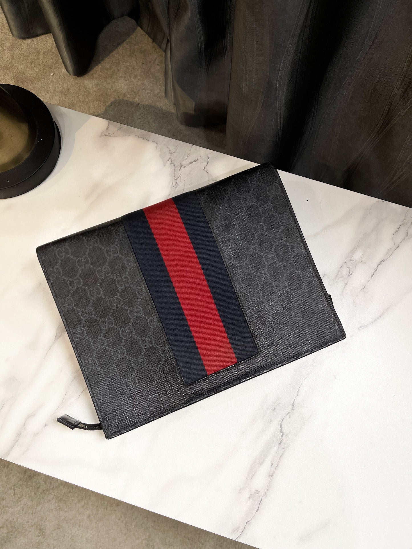 Gucci Clutch GG Sọc Đỏ