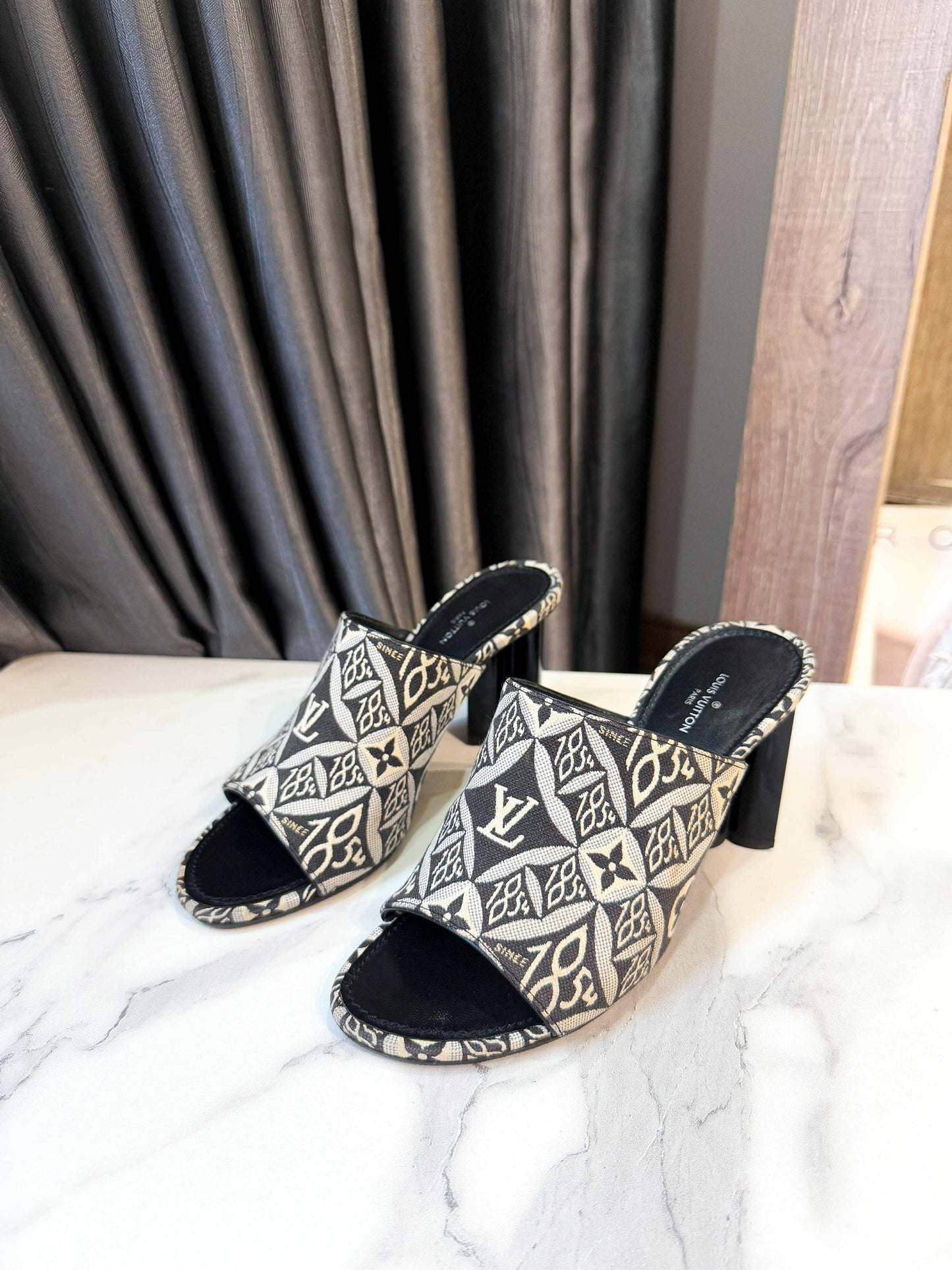 Guốc LV Hoạ Tiết Size 36.5