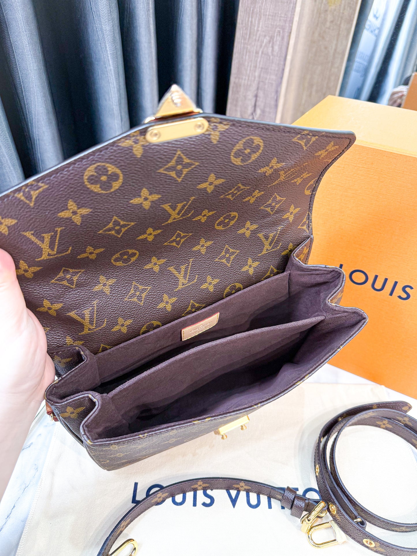 LV Metis New Trưng Bày