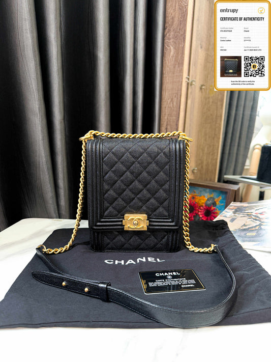 A A Chanel Boy Dọc