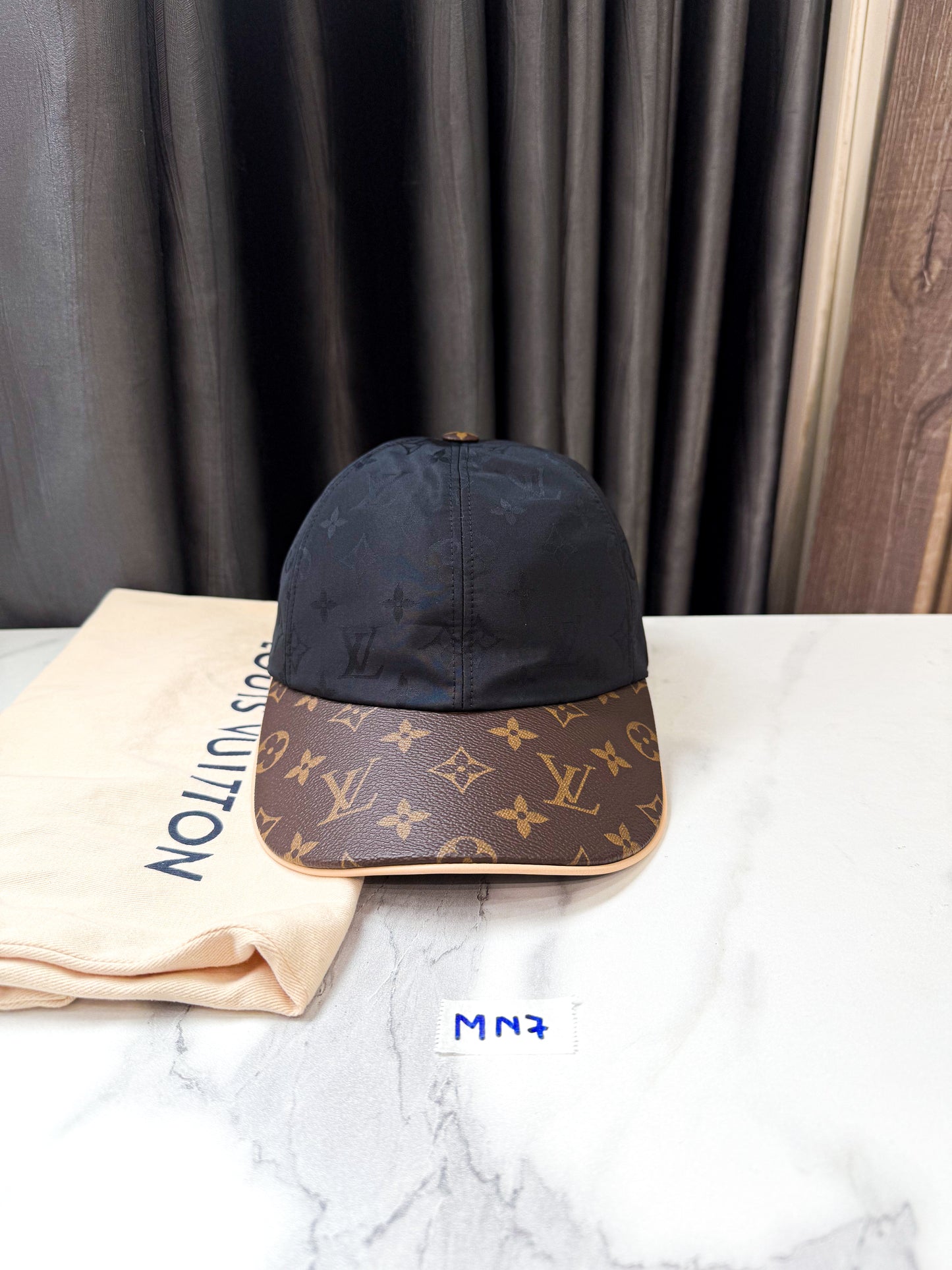 Mũ LV Hot MN7
