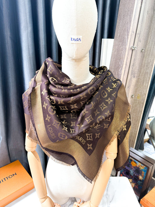 Khăn LV Nâu Ánh Kim KH125