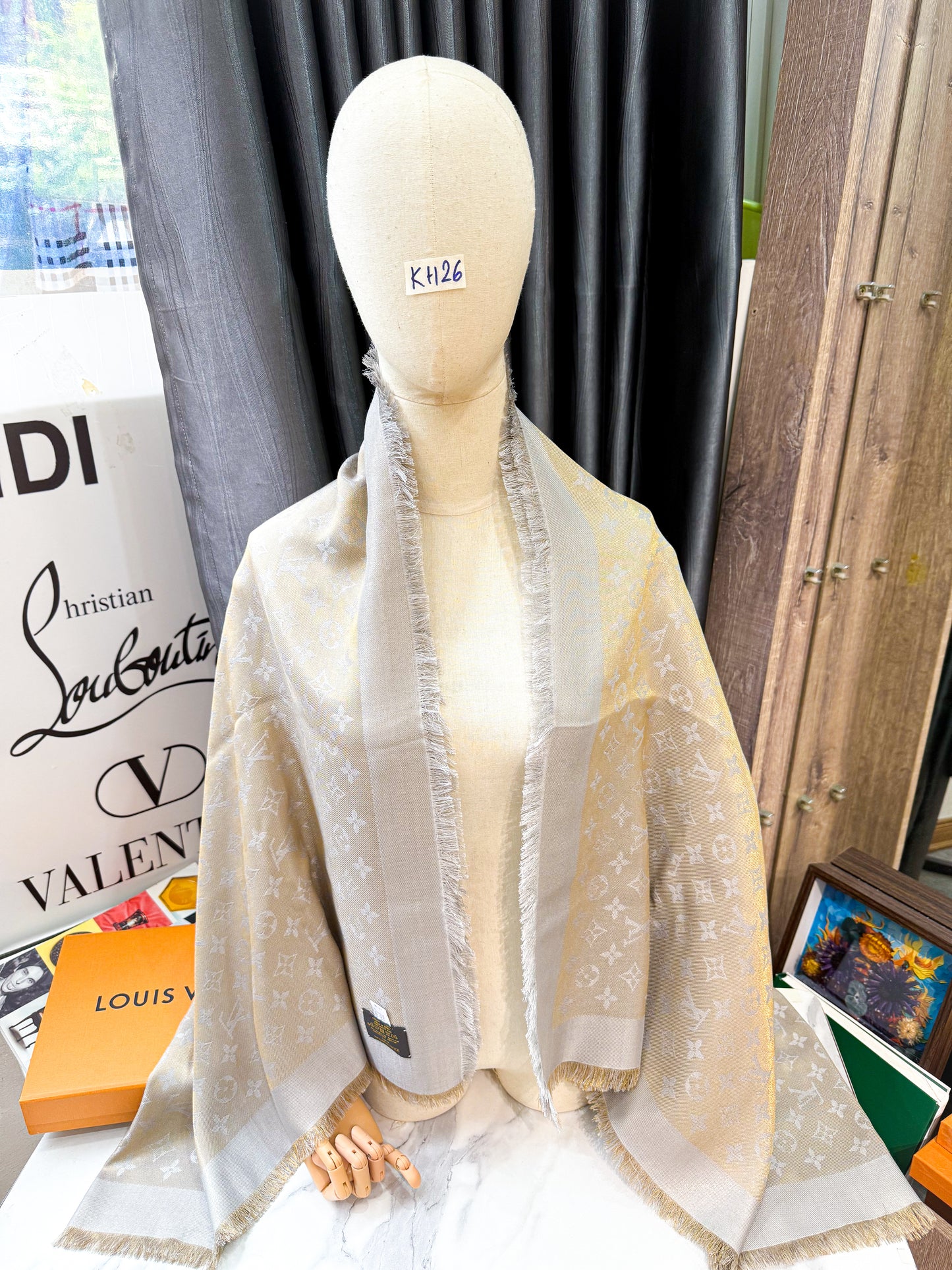 Khăn LV Ánh Kim Ghi Vàng KH26 6/11