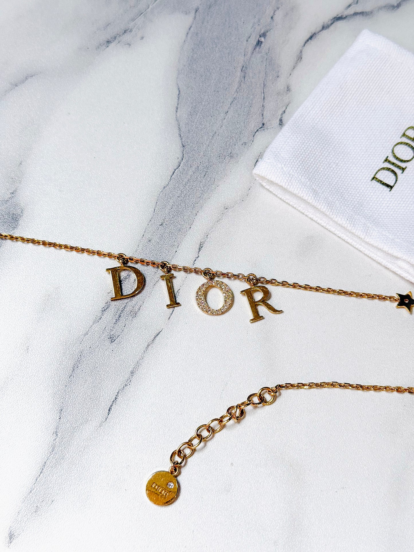 Vòng Cổ Dior Chữ