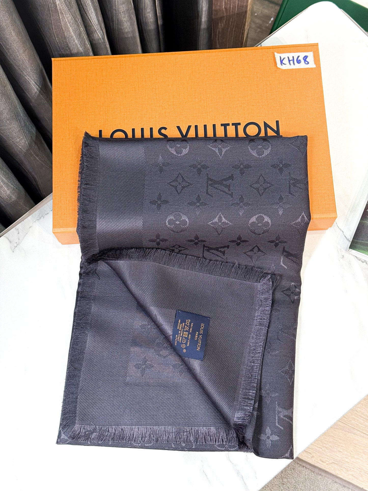 Khăn LV Grey KH68 5/12