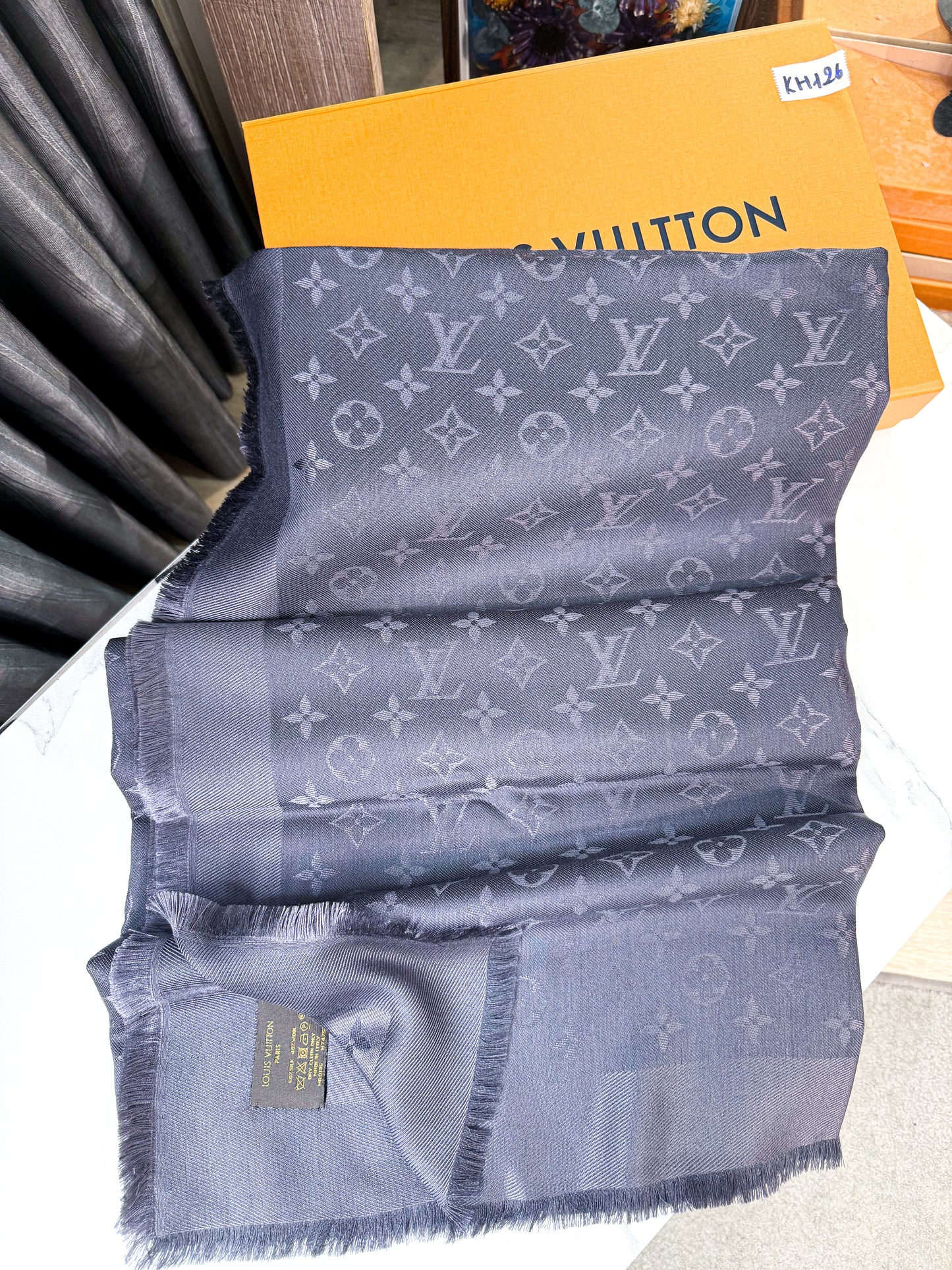 Khăn LV Grey KH126