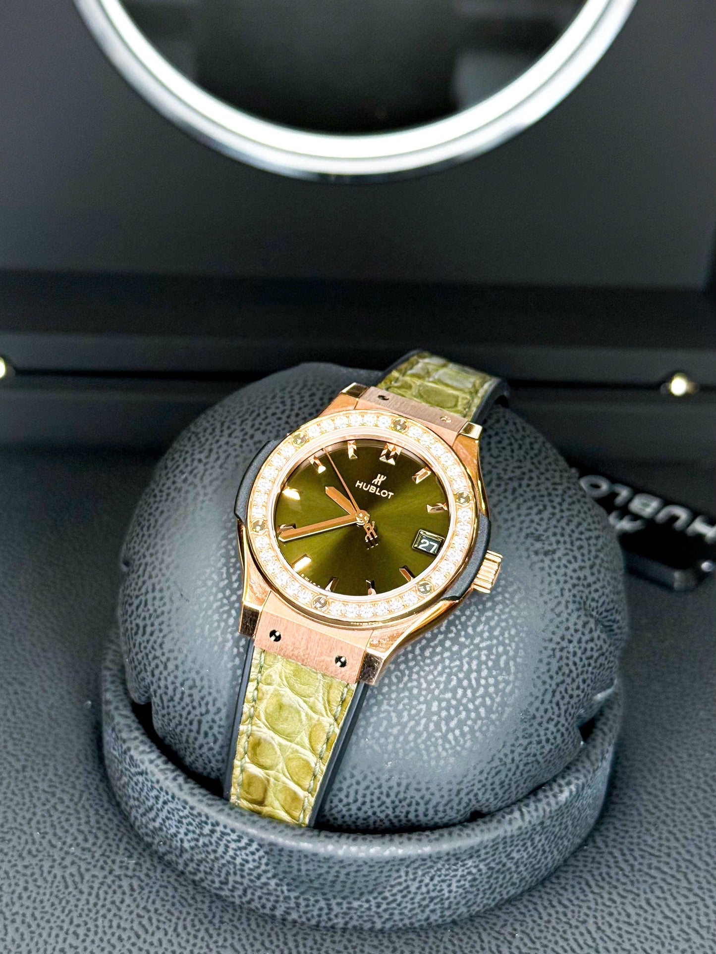 Đồng Hồ Hublot Classic Fusion King Gold 33mm Green Benzel Diamonds