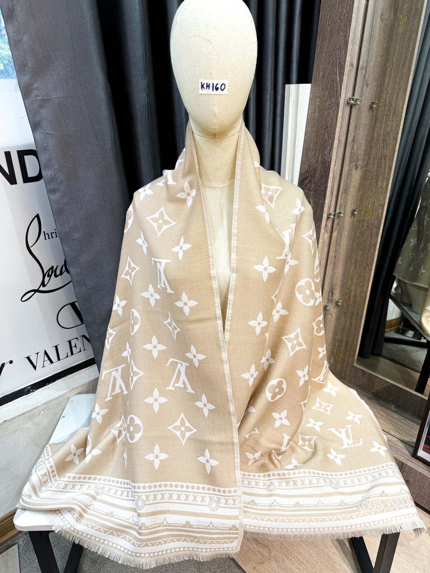 Khăn Choàng LV Begie KH160