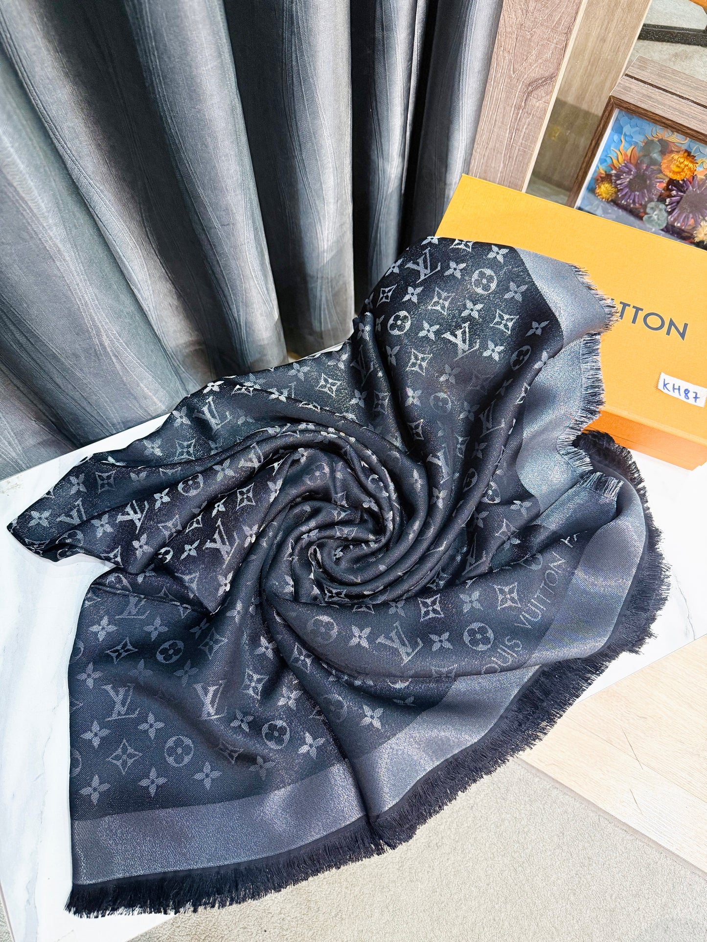 Khăn LV Ánh Kim Đen KH87 20/12