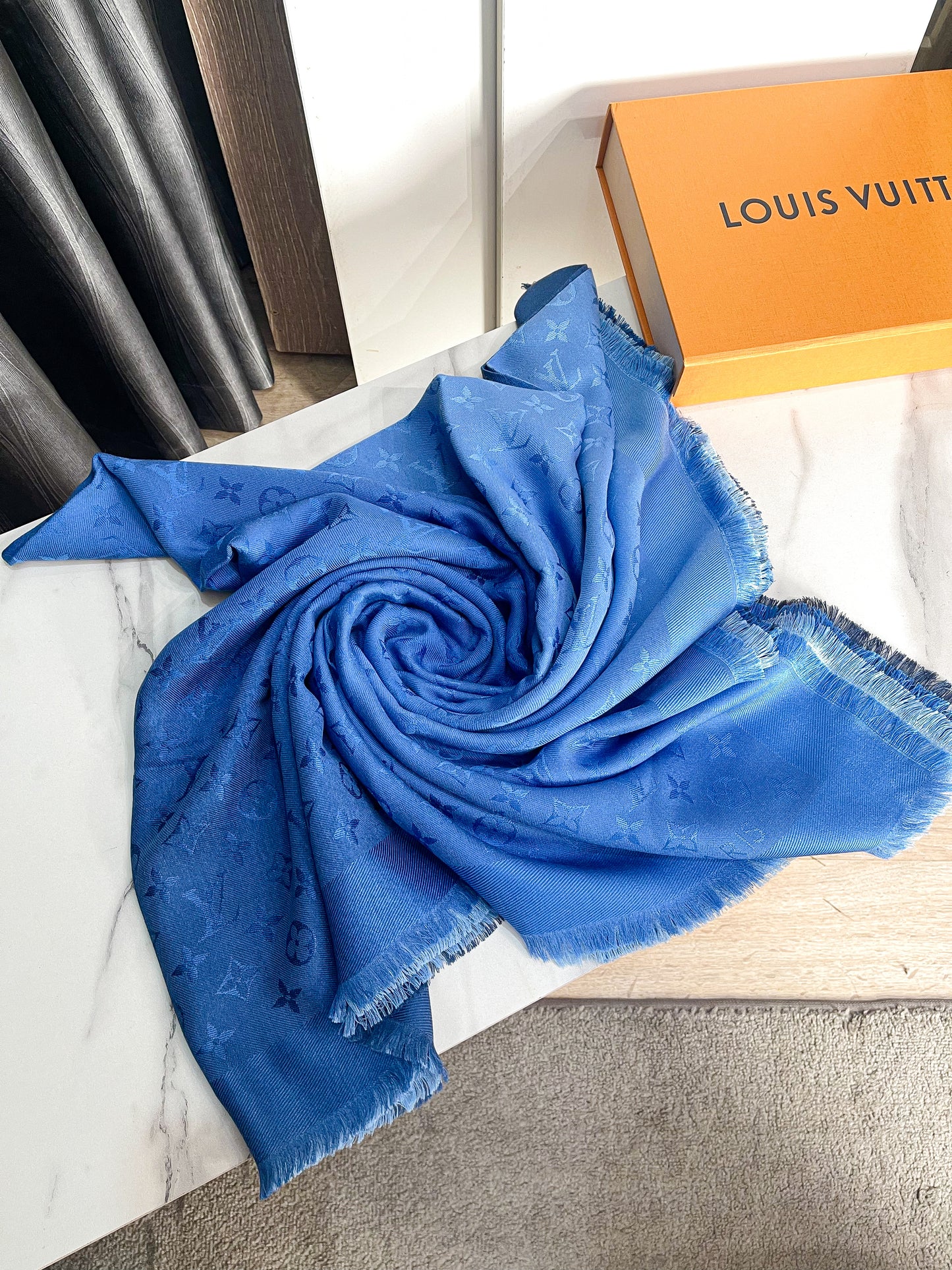 Khăn LV Xanh Blue Jean