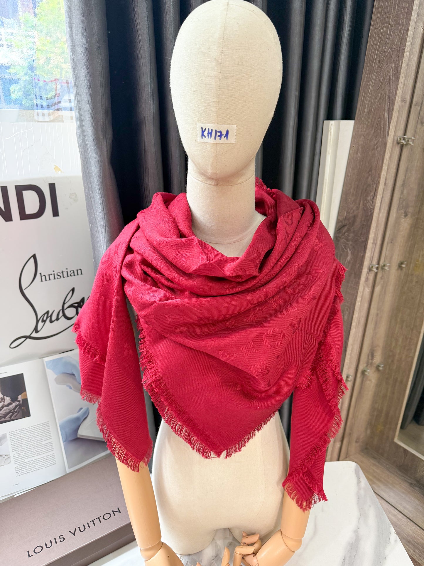 Khăn LV Đỏ KH171