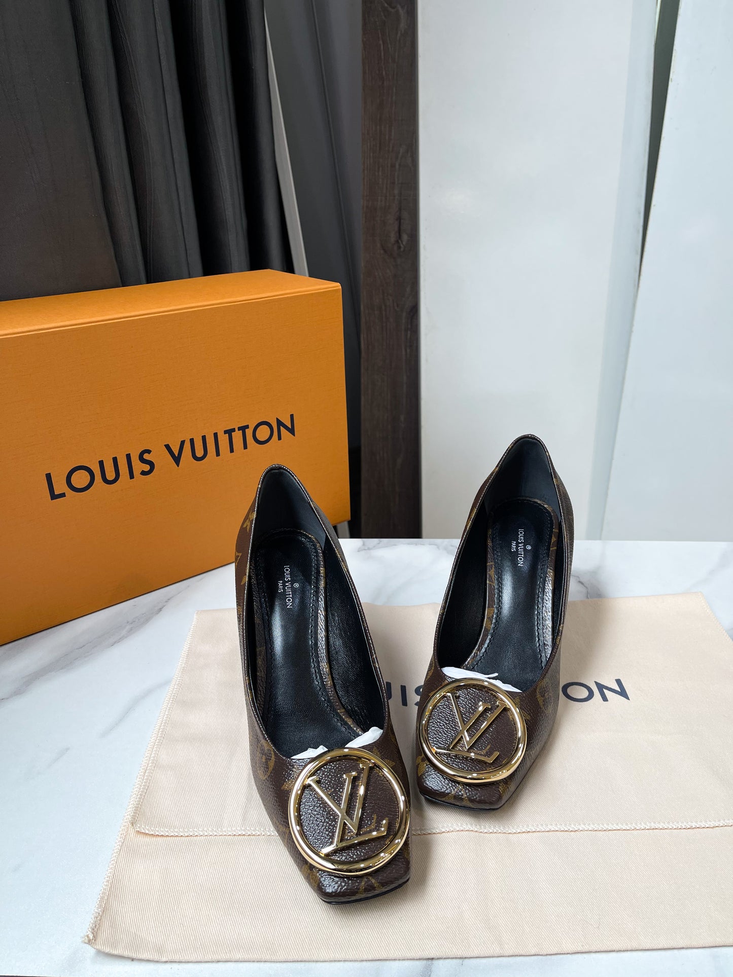 Giày LV Mono Basic Size 37.5