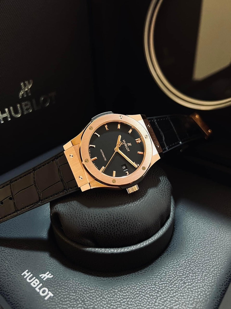 Đồng Hồ Hublot Classic Fusion King Gold 42mm Black