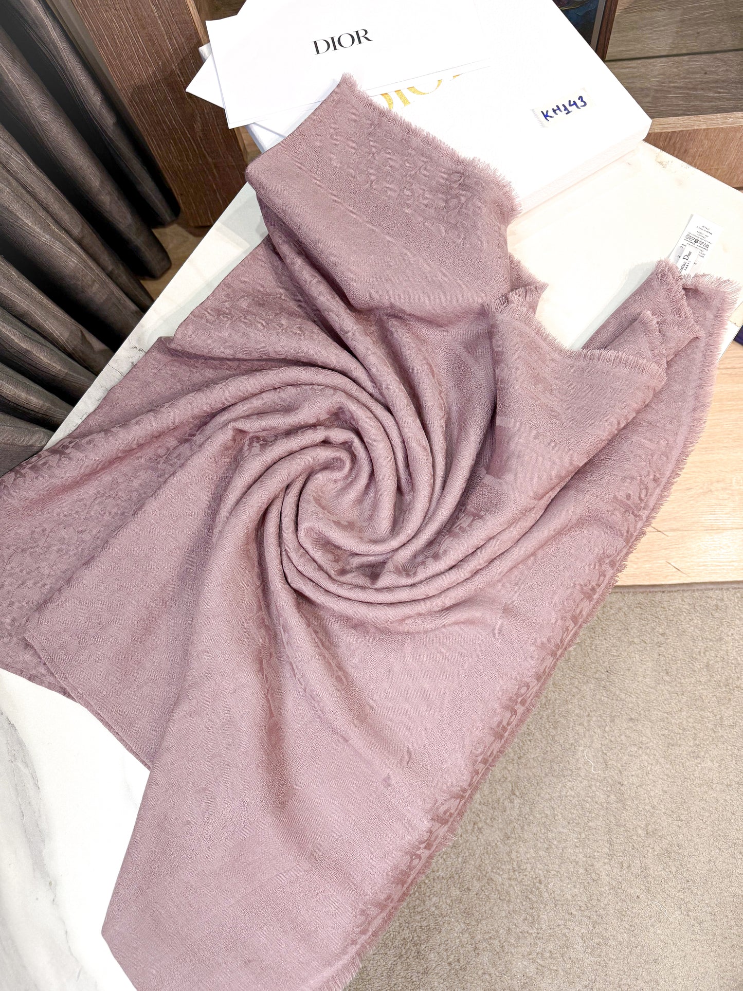 Khăn Dior Khổ 140x140 KH143