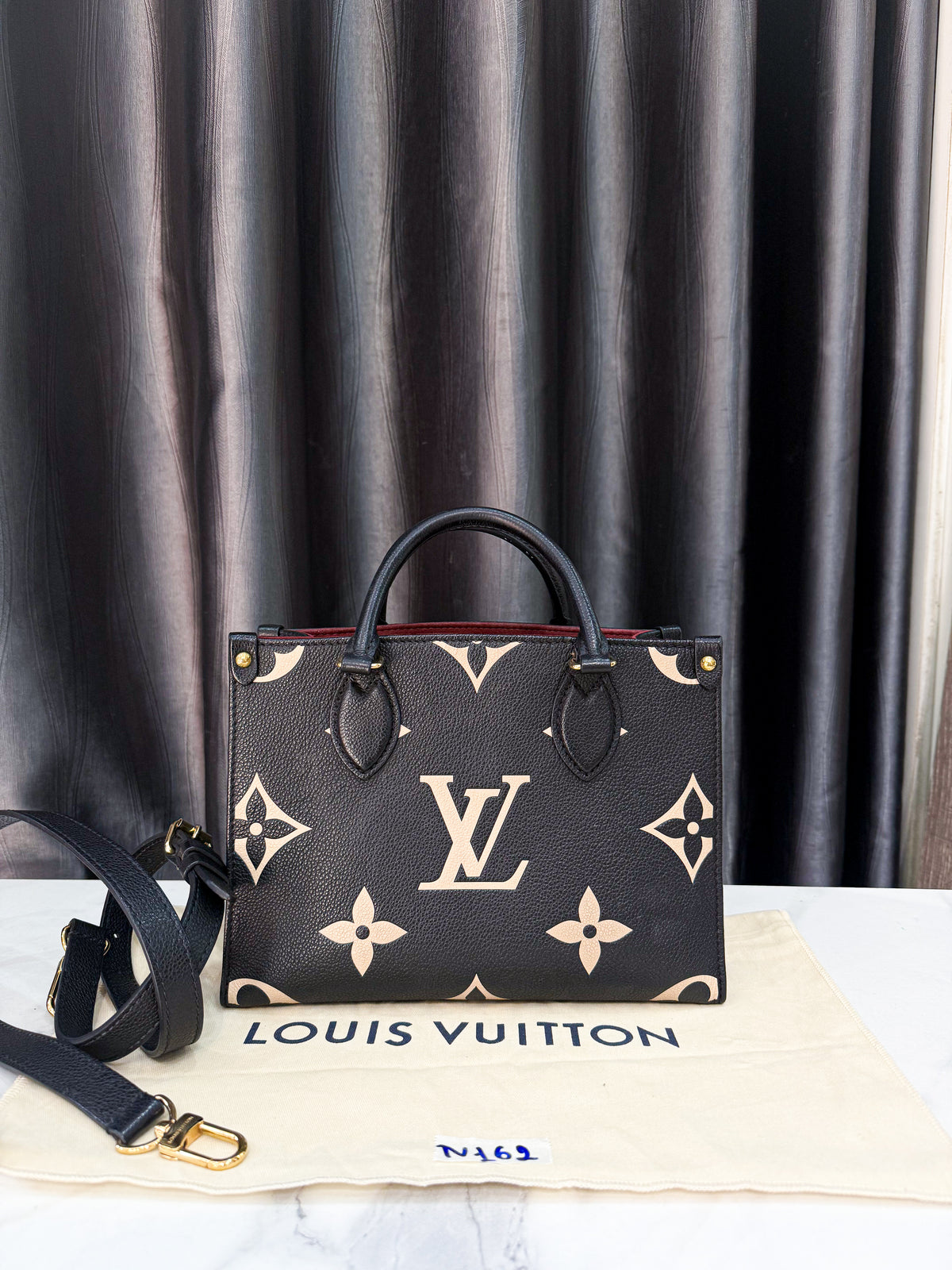 A A LV On The Go Da Bê TV162
