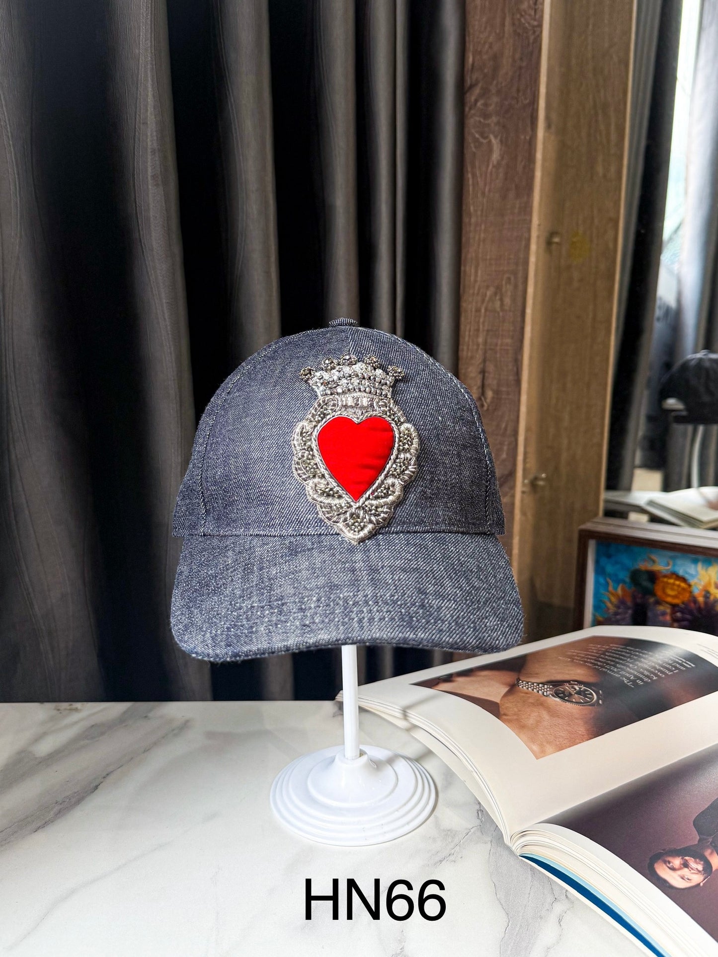 Mũ Lưỡi Trai DG Tim Đỏ Size 57 HN66