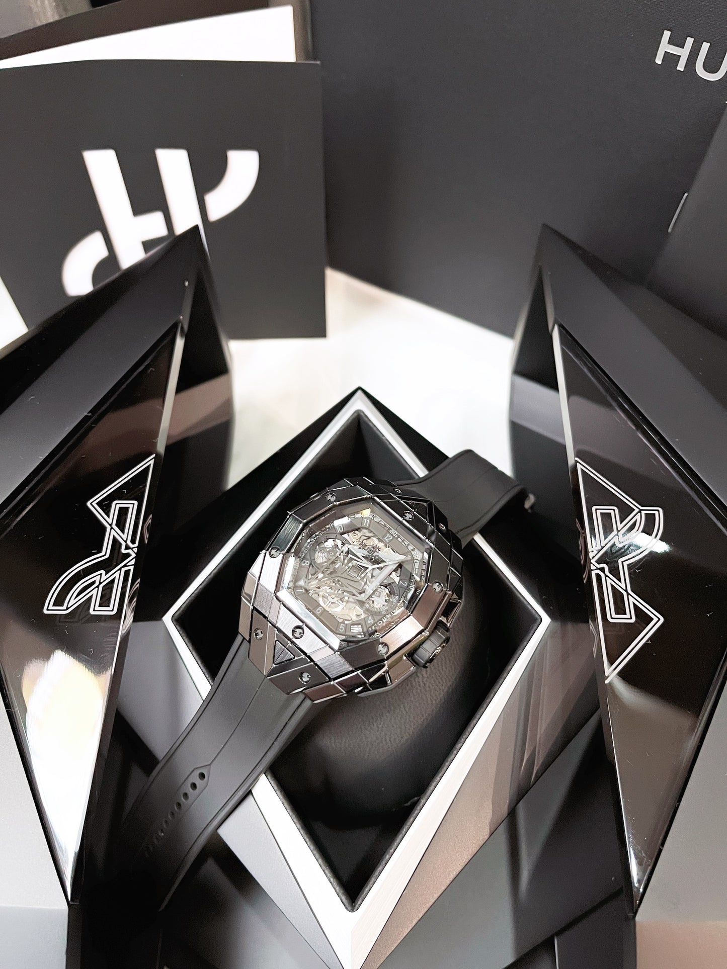 Đồng Hồ Hublot Spirit Of Bigbang Sang Bleu Black Ceramic Limited Size 42mm