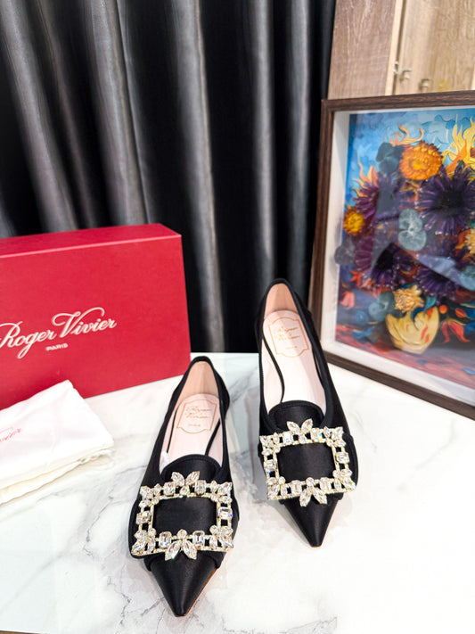 Giày Roger Đen Đính Đá Bệt Size 35.5