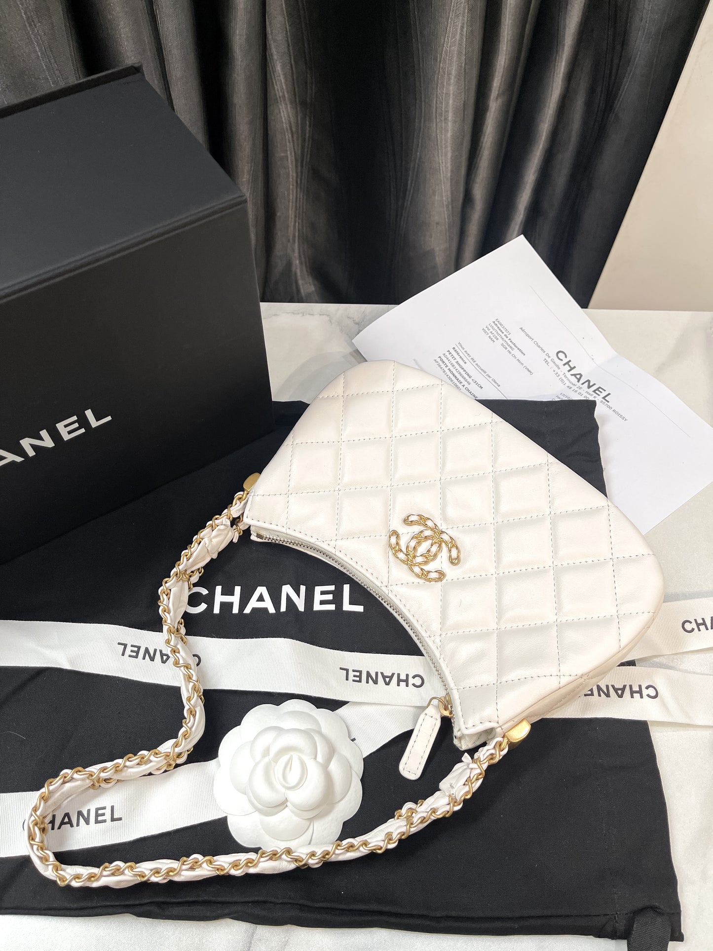 A A Chanel Kẹp Nách Trắng New