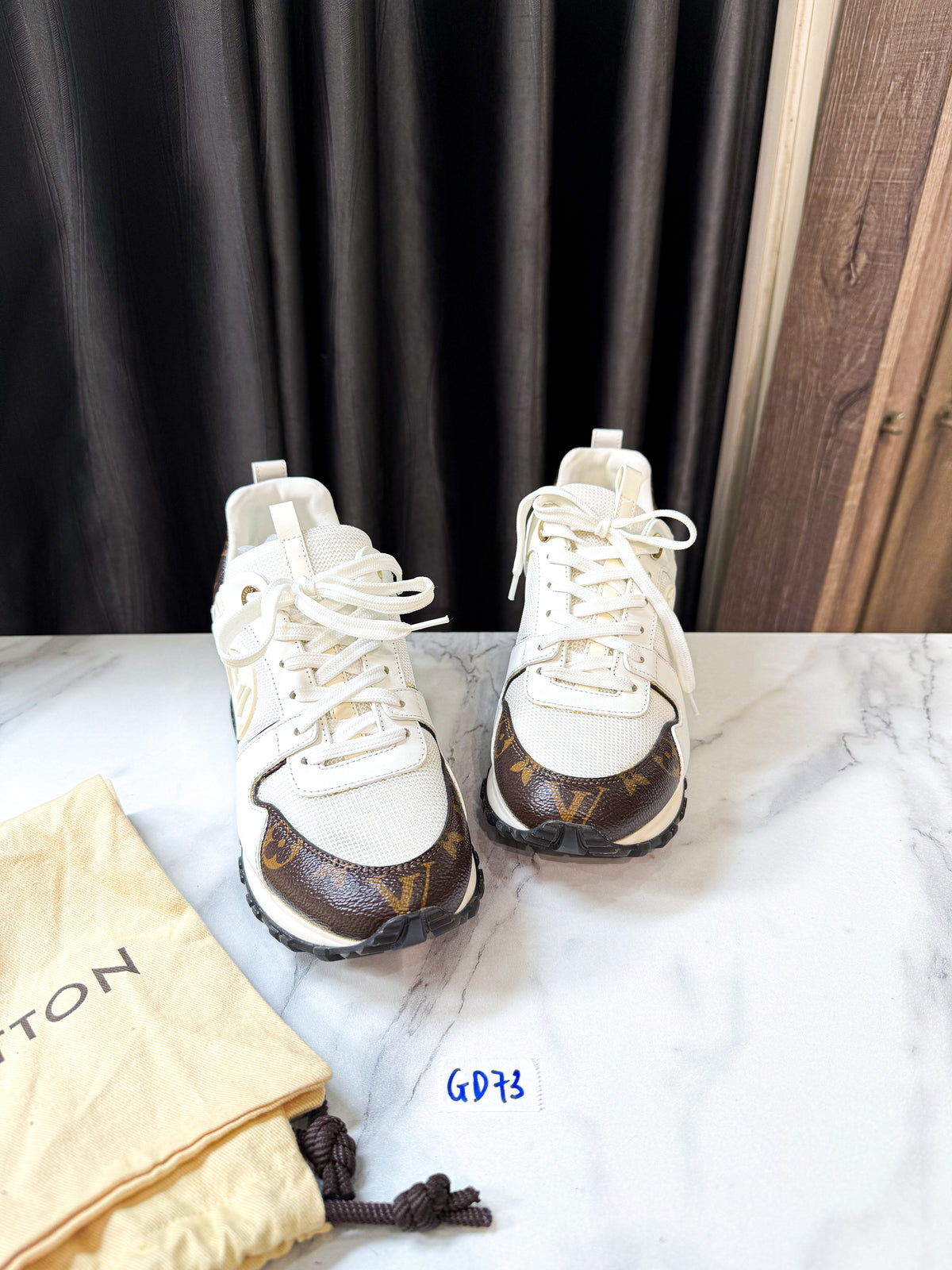 Giày LV Hot Trắng Size 36 GD73